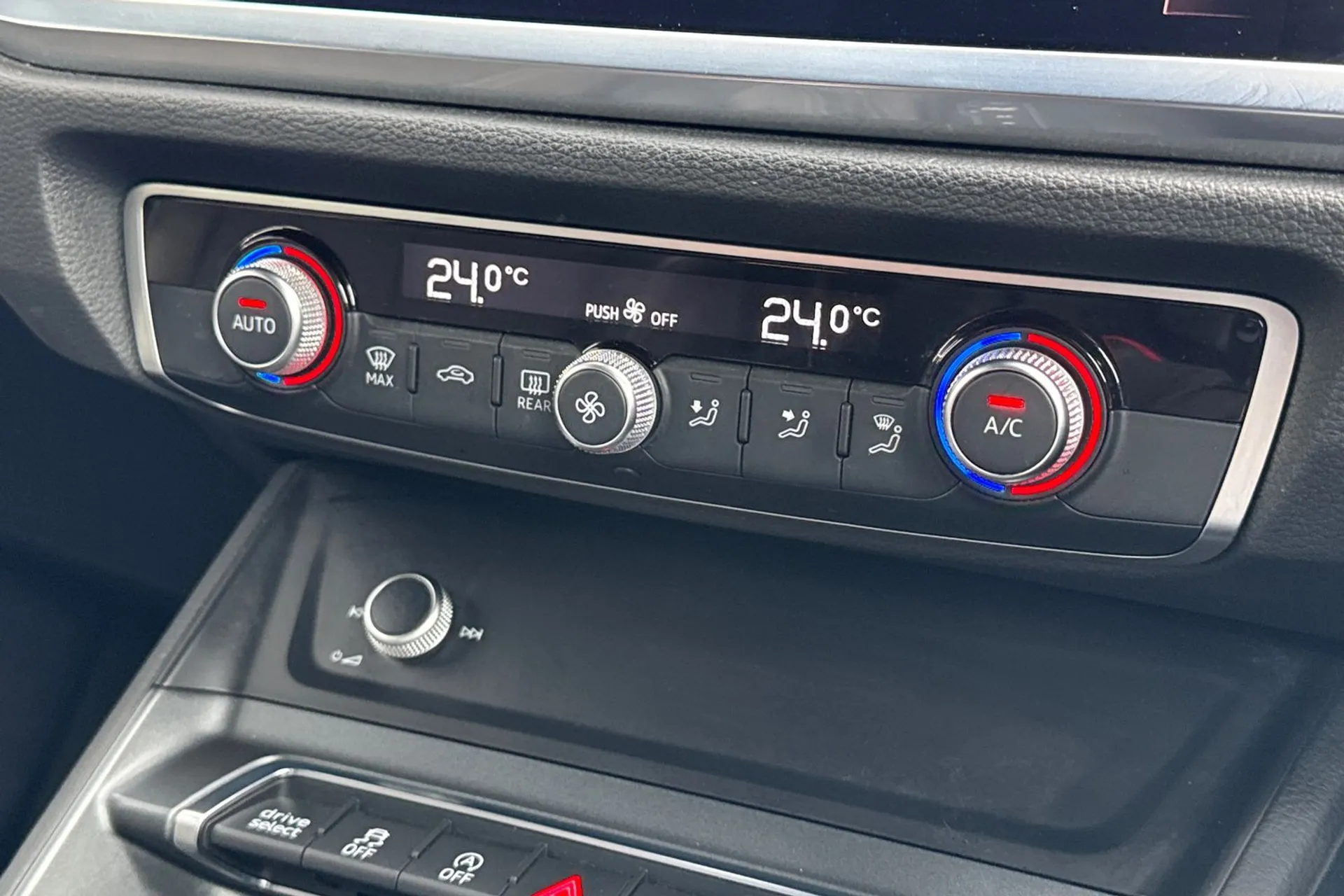 Audi Q3 thumbnail image number 12