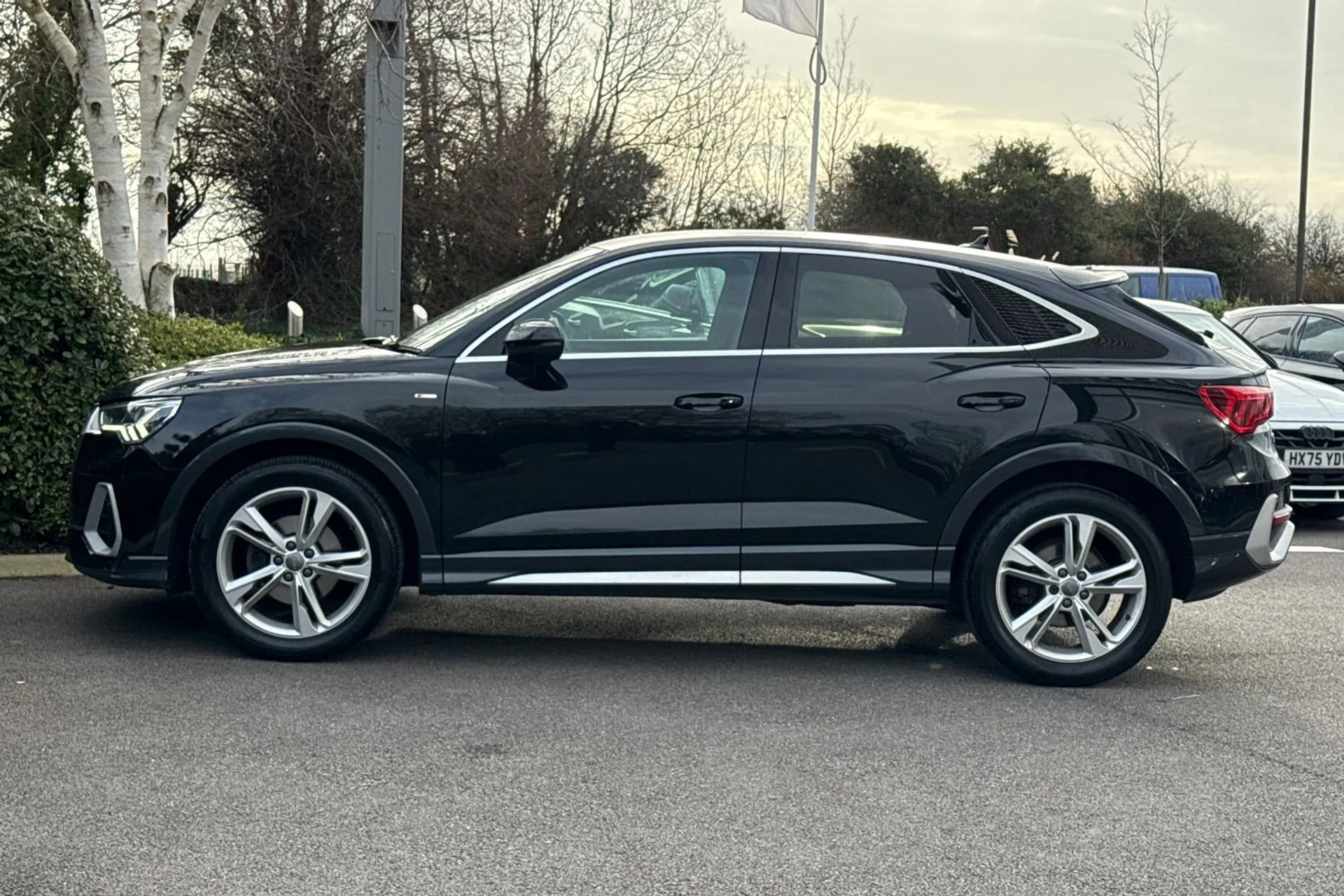 Audi Q3 thumbnail image number 19