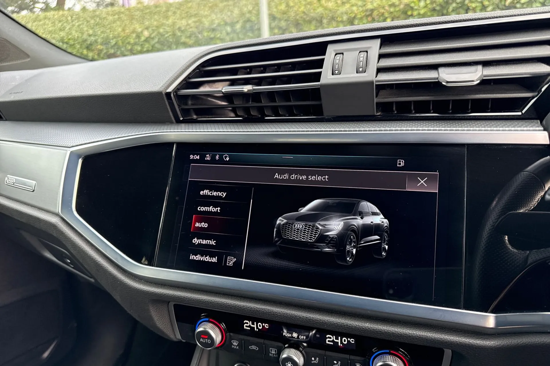 Audi Q3 thumbnail image number 14