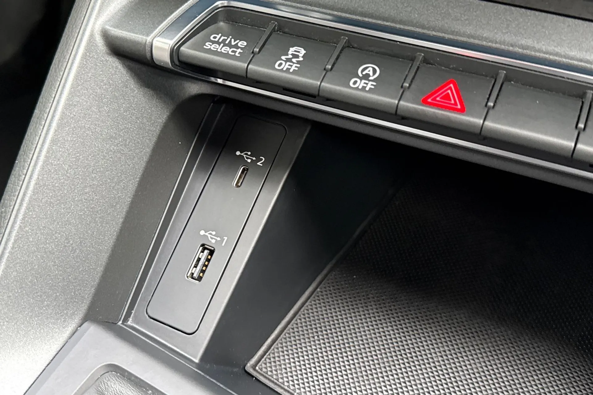 Audi Q3 thumbnail image number 18