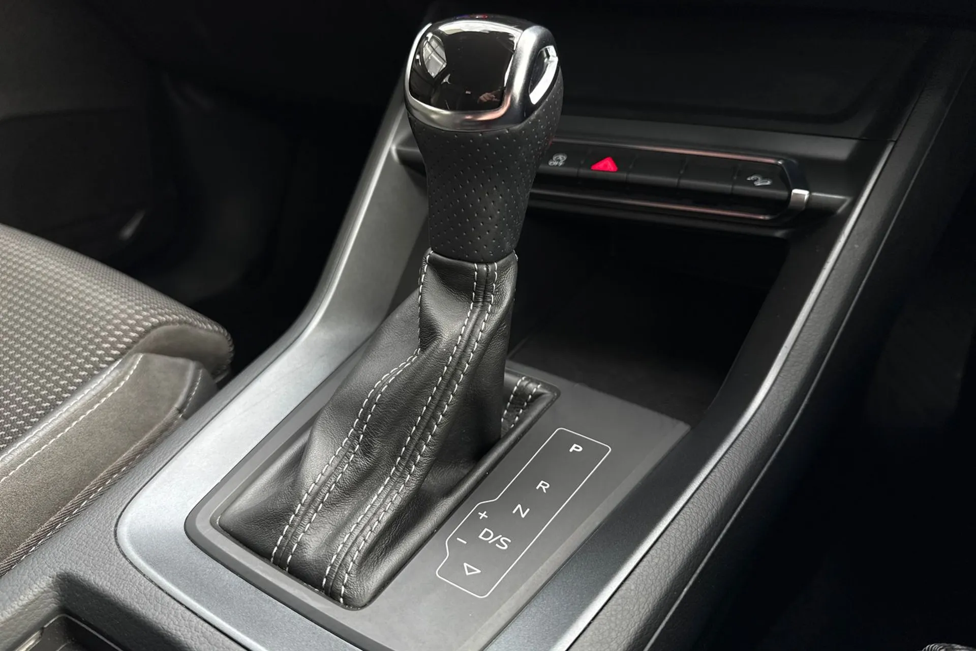 Audi Q3 thumbnail image number 8