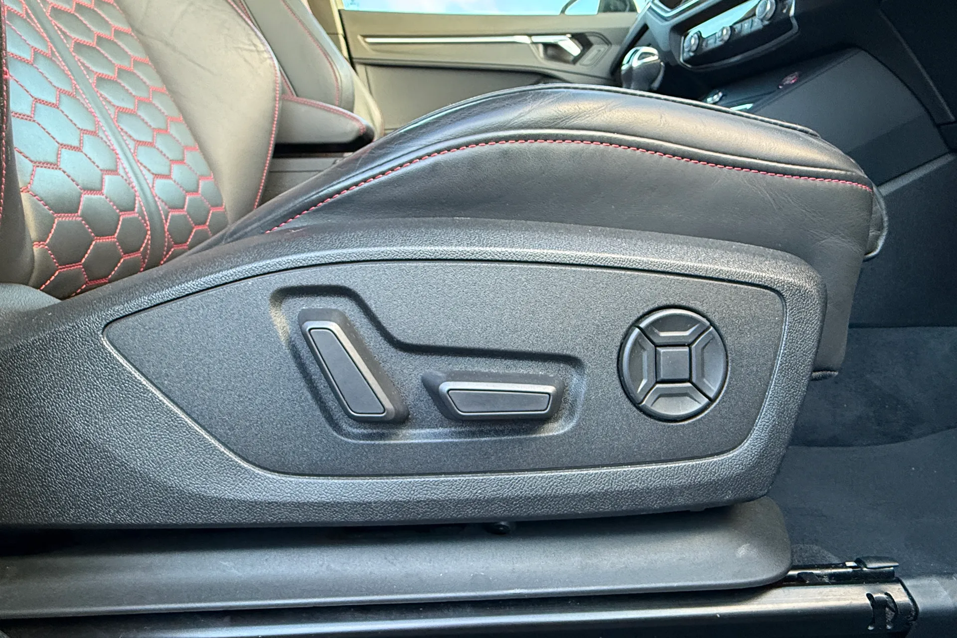 Audi RS Q3 thumbnail image number 6