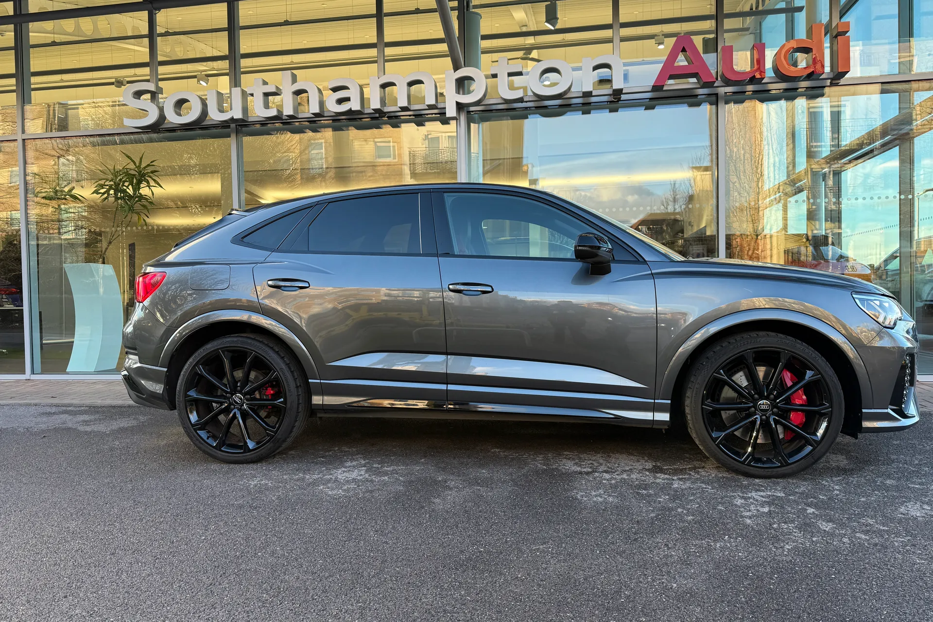 Audi RS Q3 thumbnail image number 2