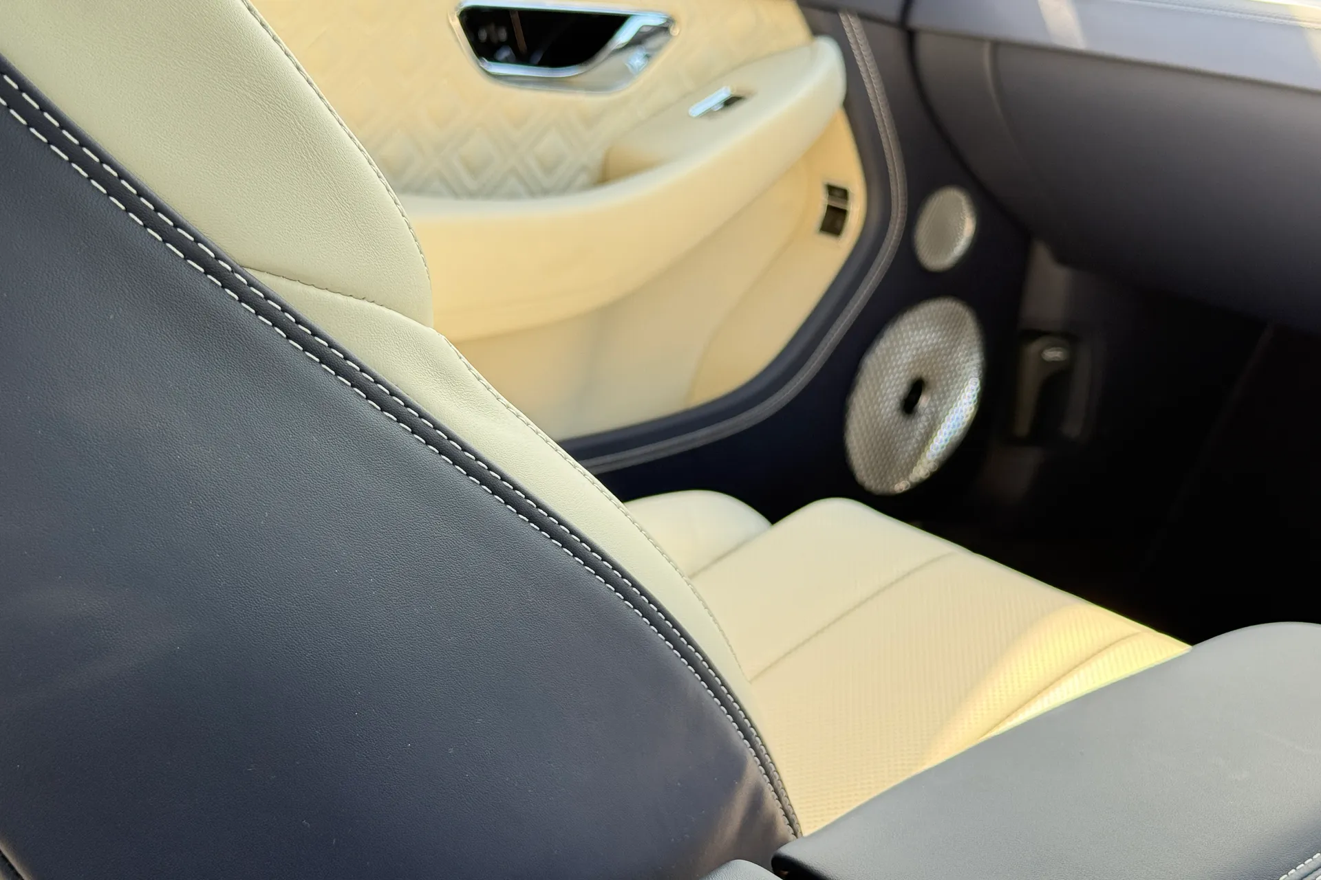 Bentley CONTINENTAL GT thumbnail image number 30