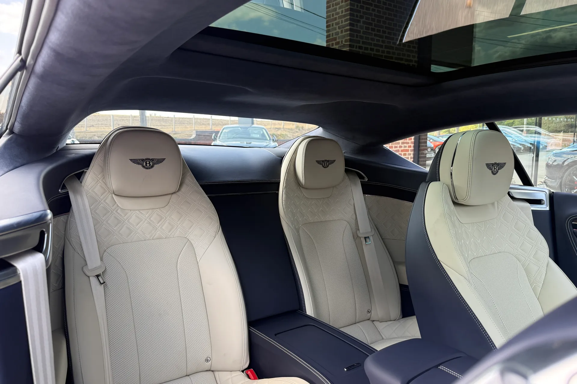 Bentley CONTINENTAL GT thumbnail image number 15