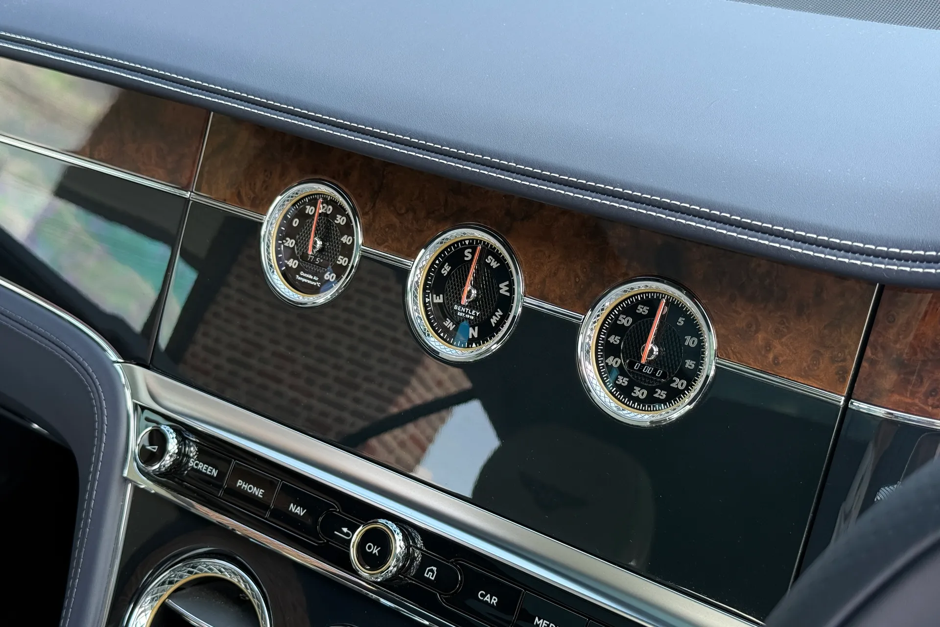 Bentley CONTINENTAL GT thumbnail image number 13