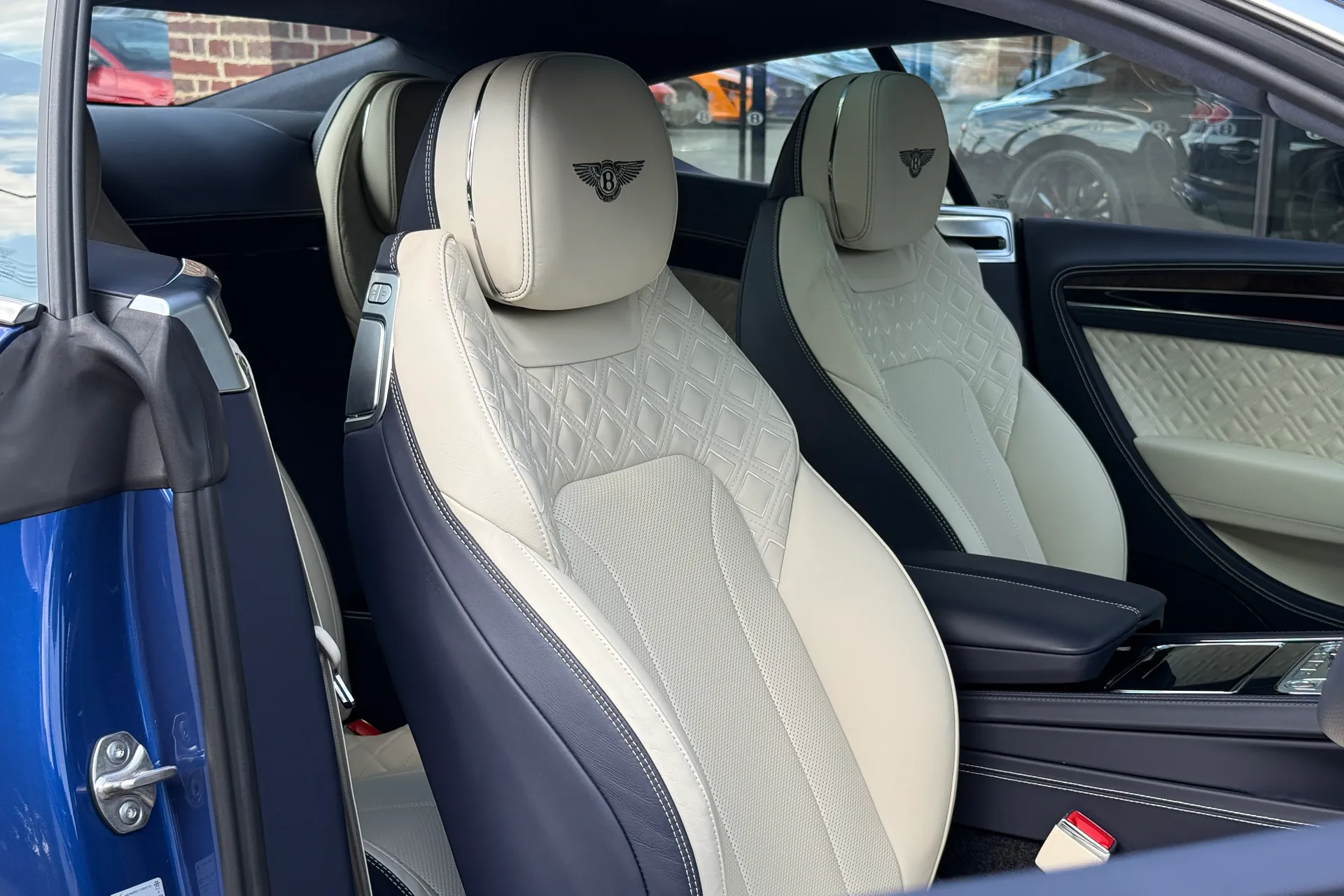 Bentley CONTINENTAL GT thumbnail image number 10