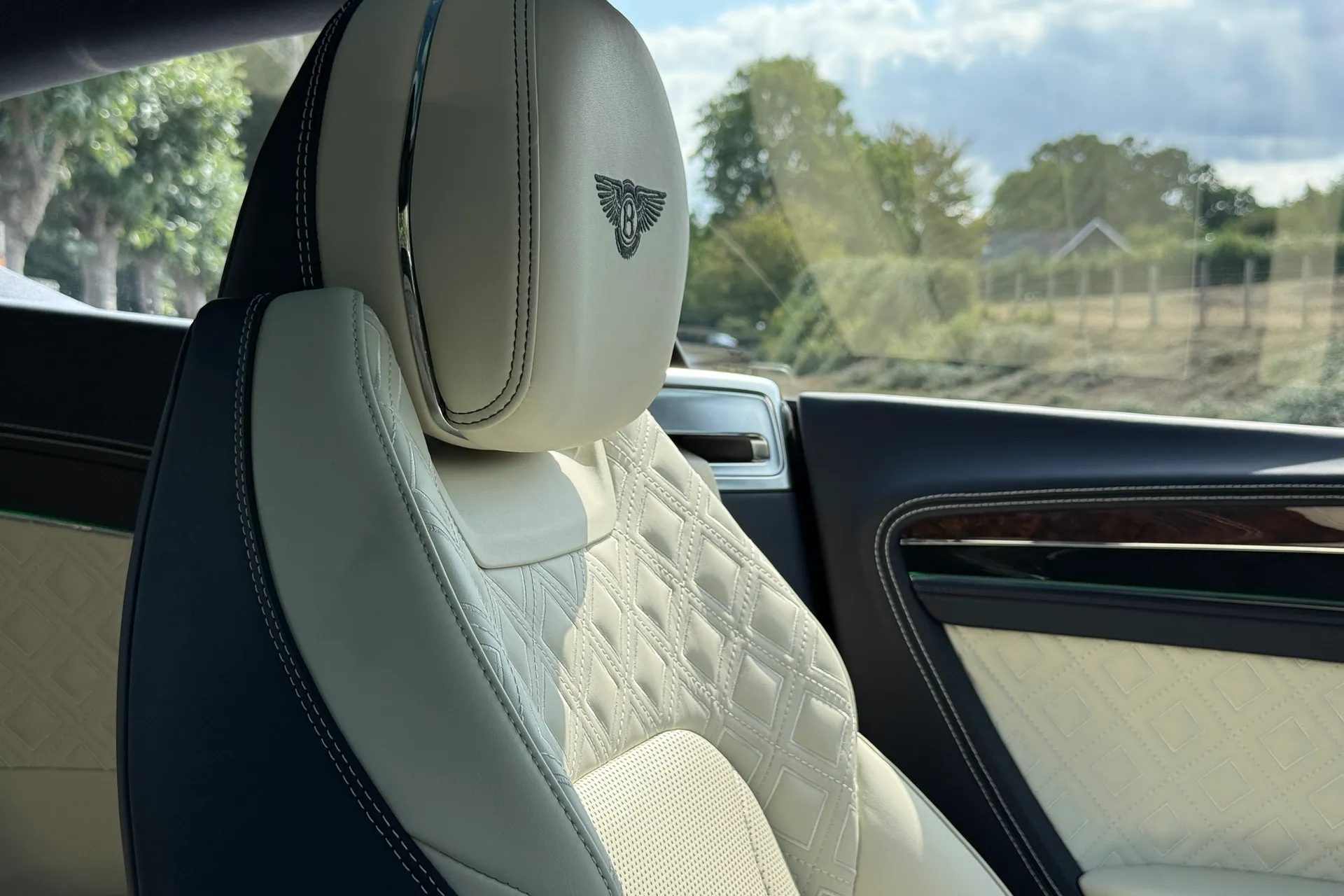 Bentley CONTINENTAL GT thumbnail image number 24