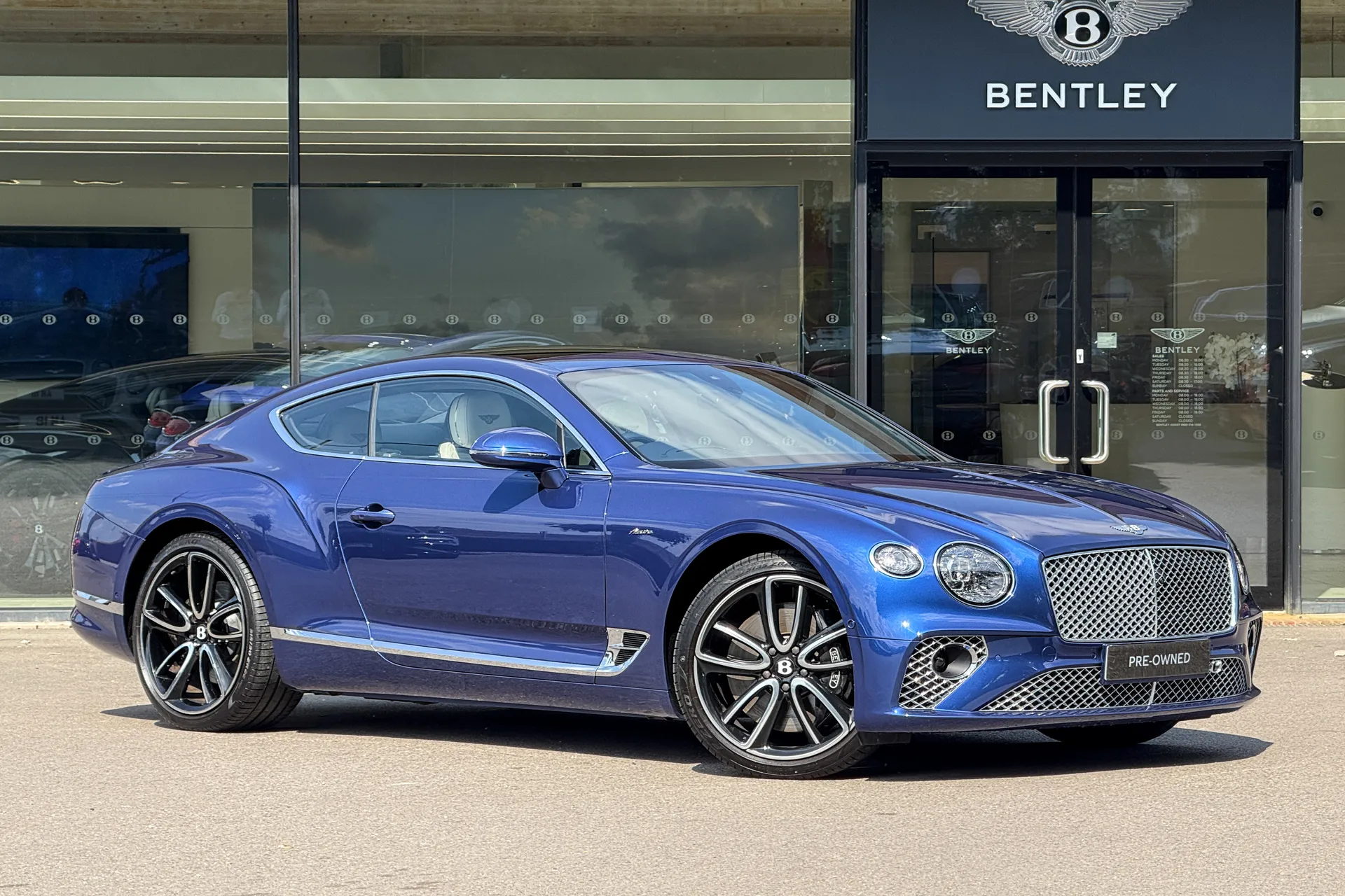 Bentley CONTINENTAL GT focused image