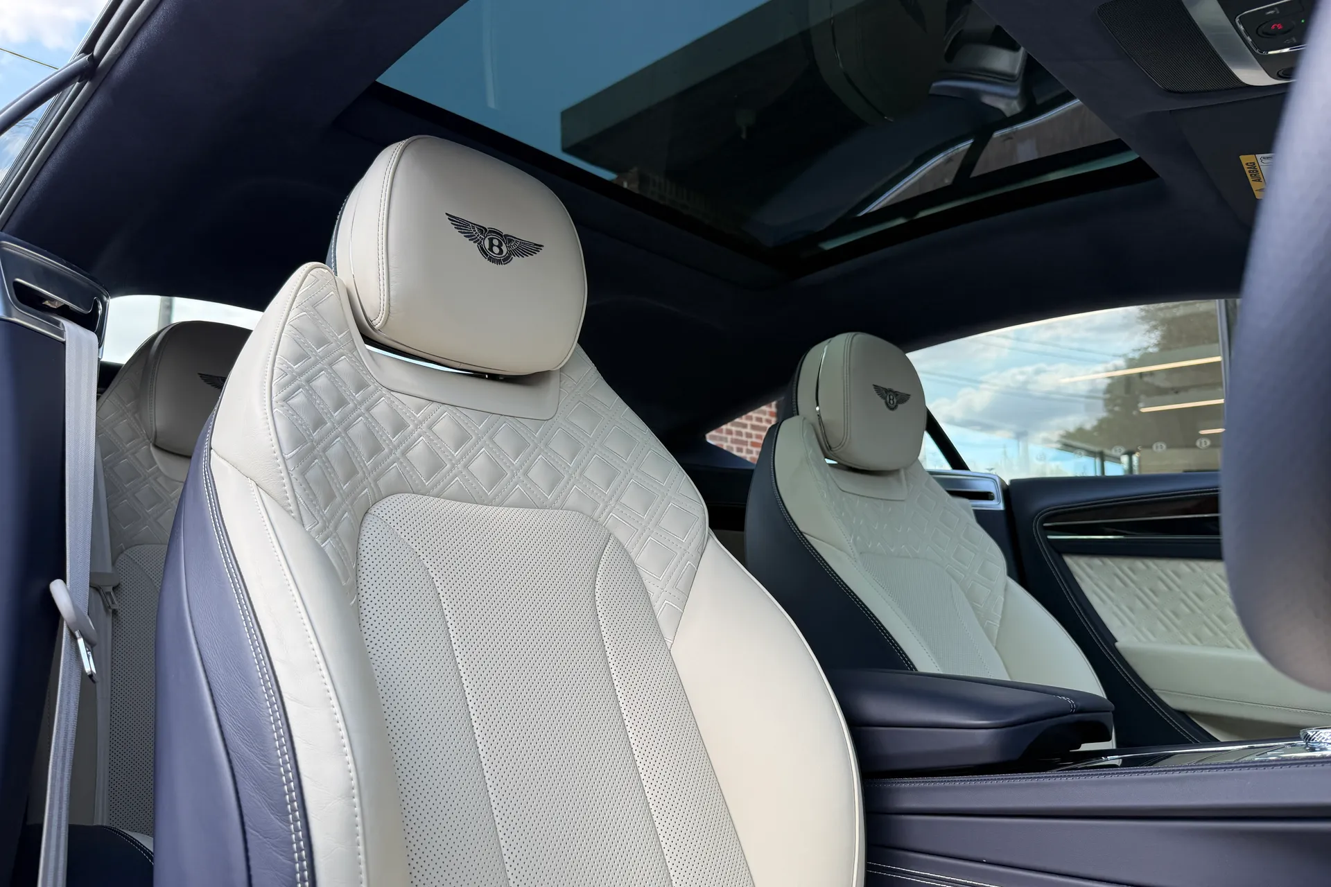 Bentley CONTINENTAL GT thumbnail image number 4