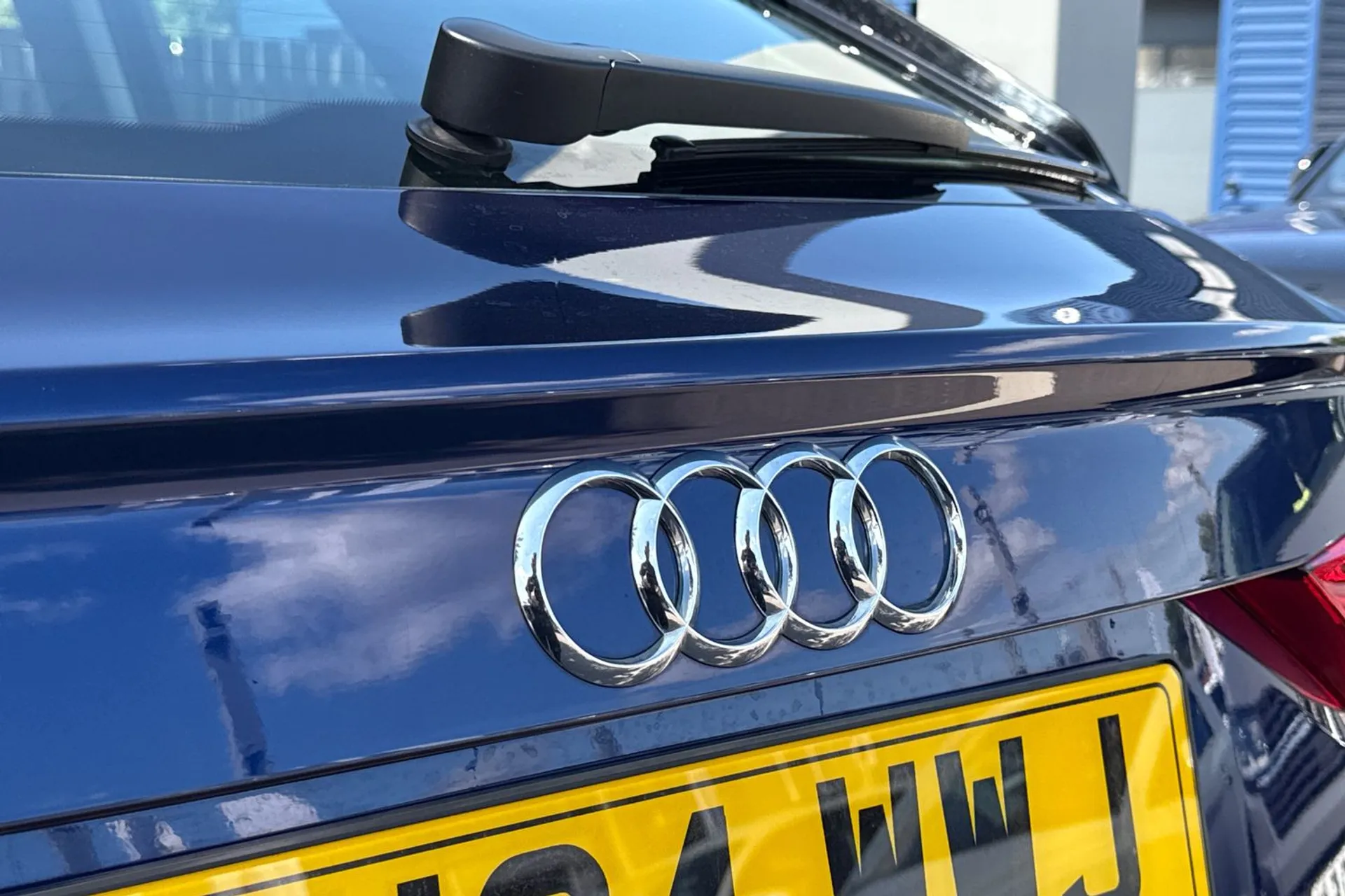 Audi Q3 thumbnail image number 16