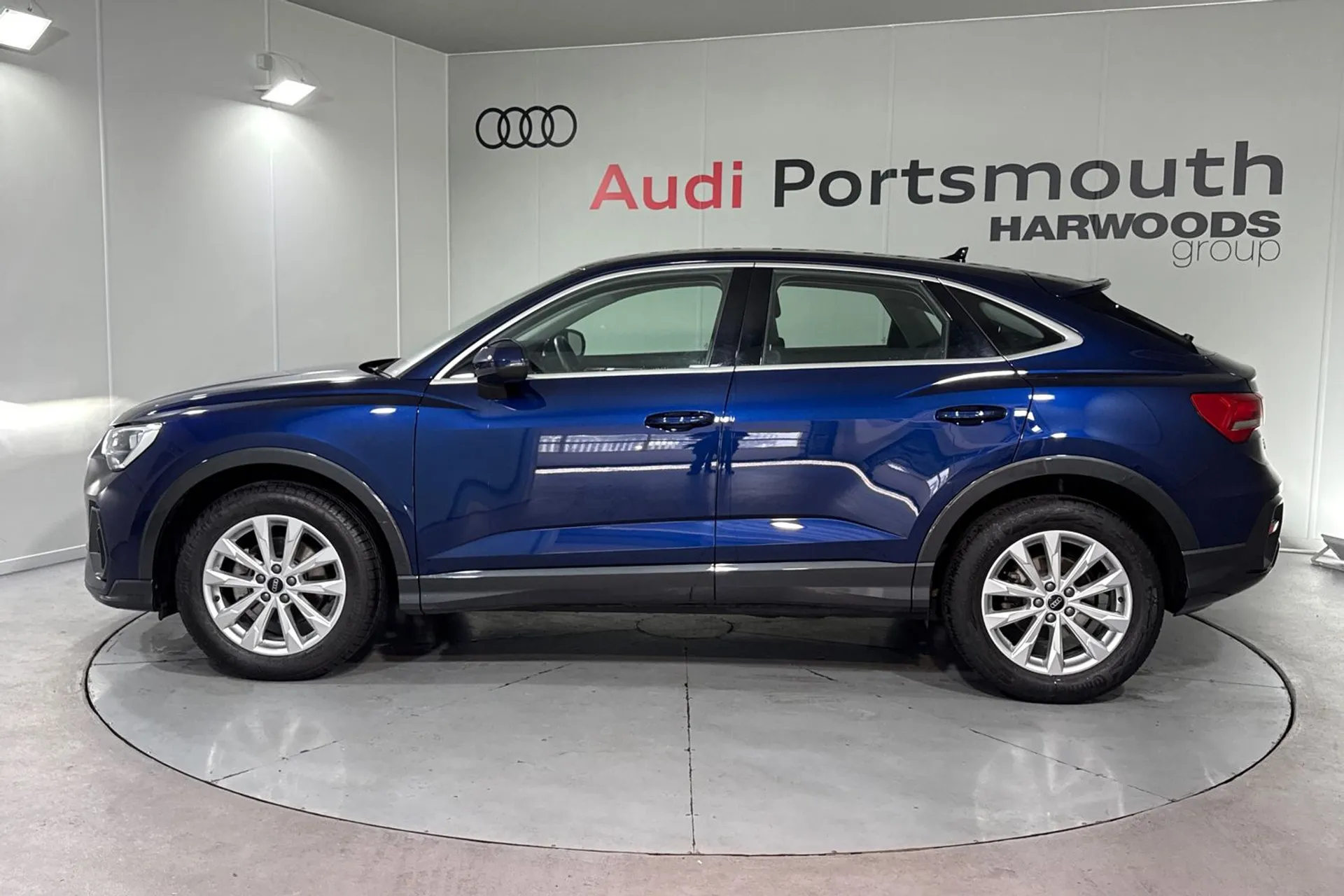 Audi Q3 thumbnail image number 8