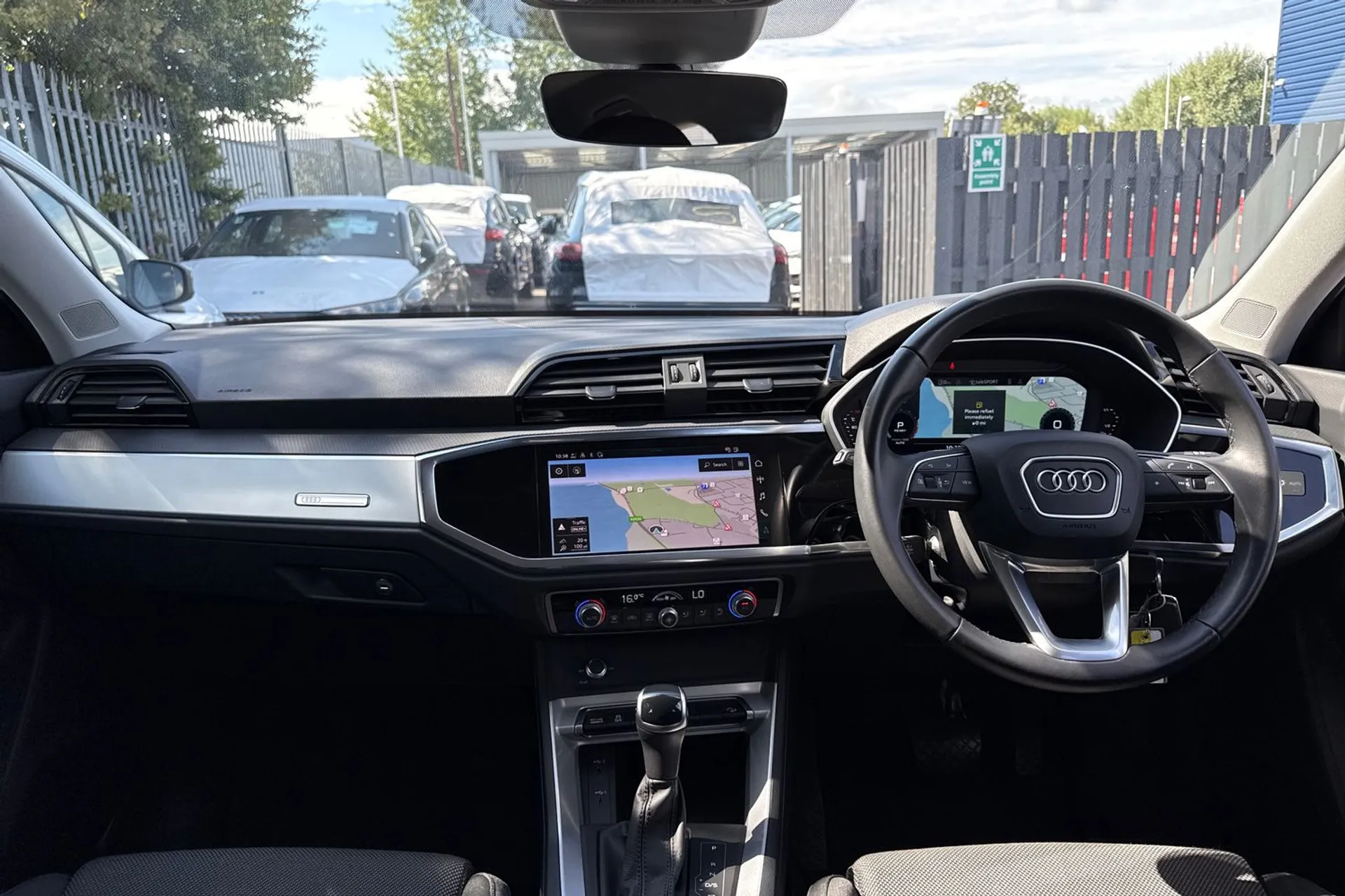 Audi Q3 thumbnail image number 3