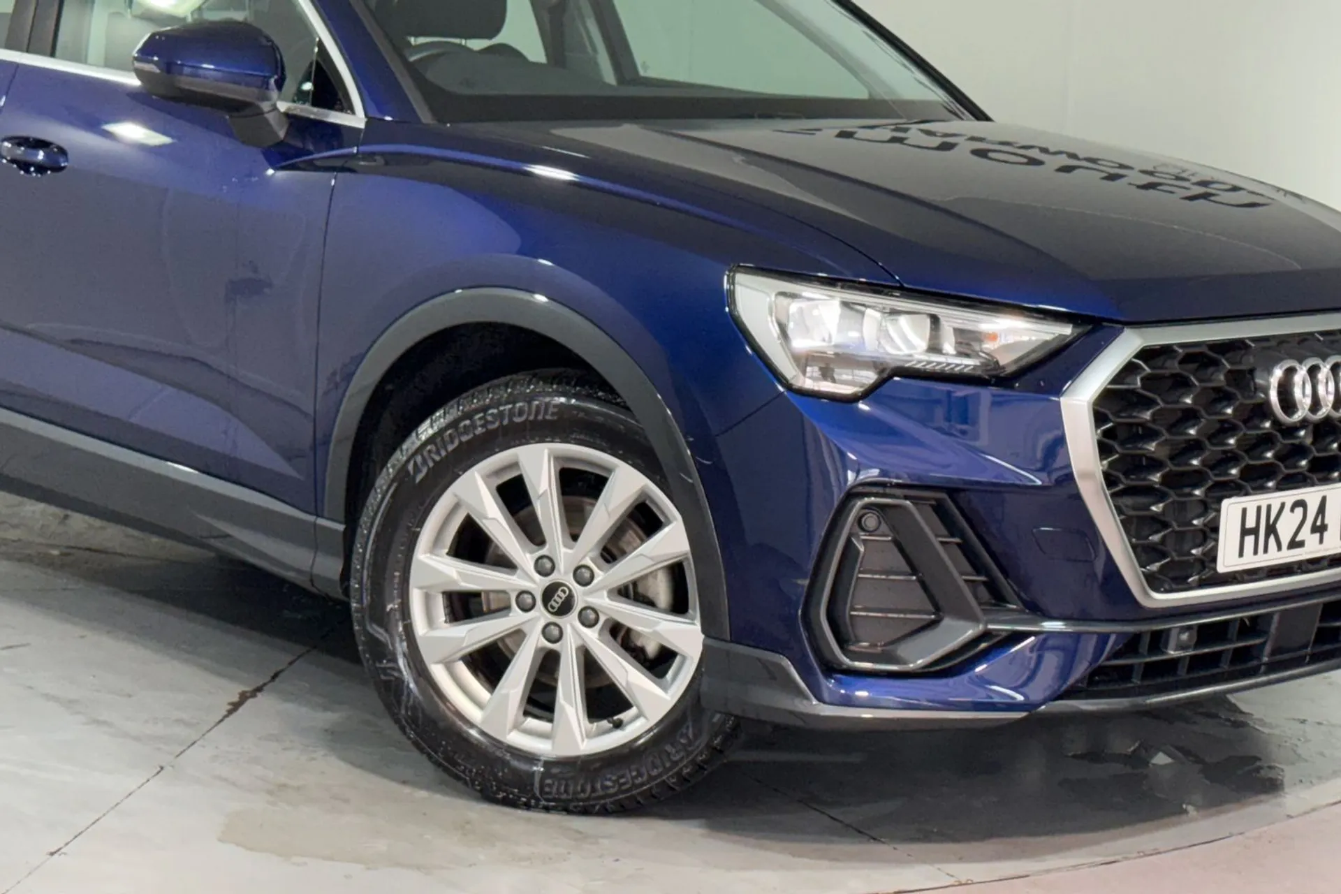 Audi Q3 thumbnail image number 9