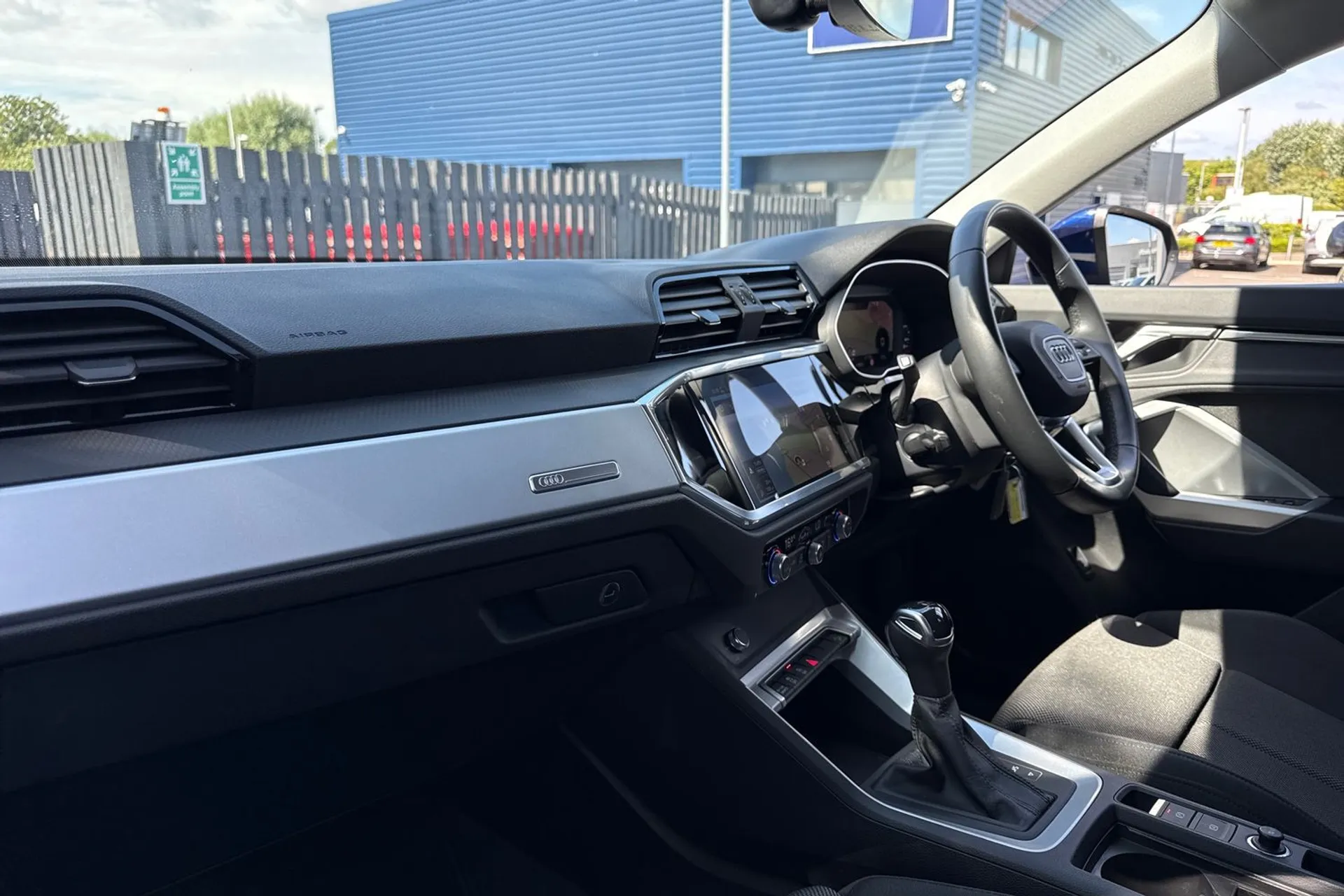 Audi Q3 thumbnail image number 28