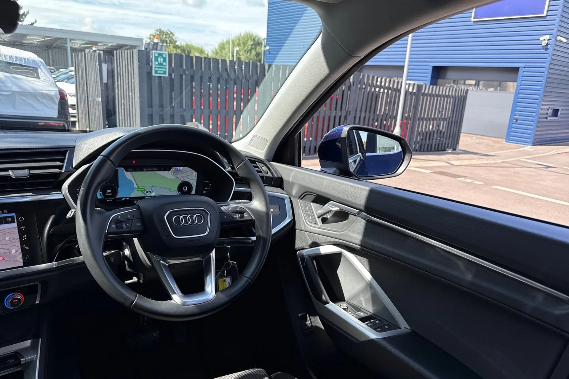 Audi Q3 thumbnail image number 38