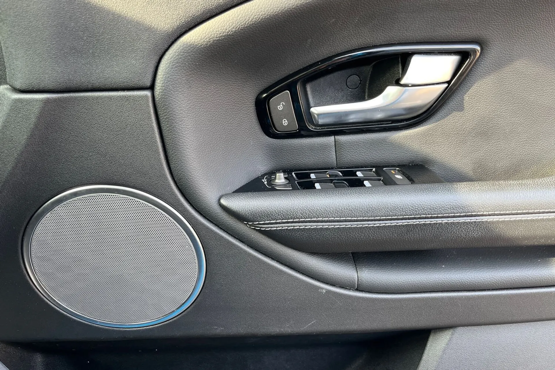 LAND ROVER RANGE ROVER EVOQUE thumbnail image number 30