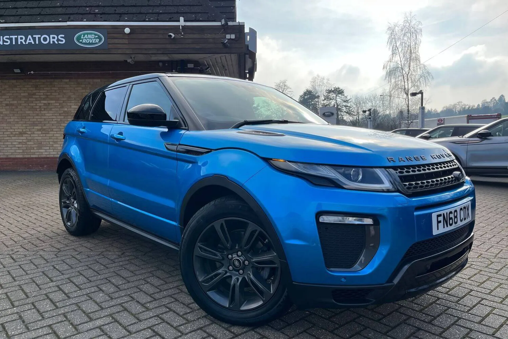 LAND ROVER RANGE ROVER EVOQUE focused image