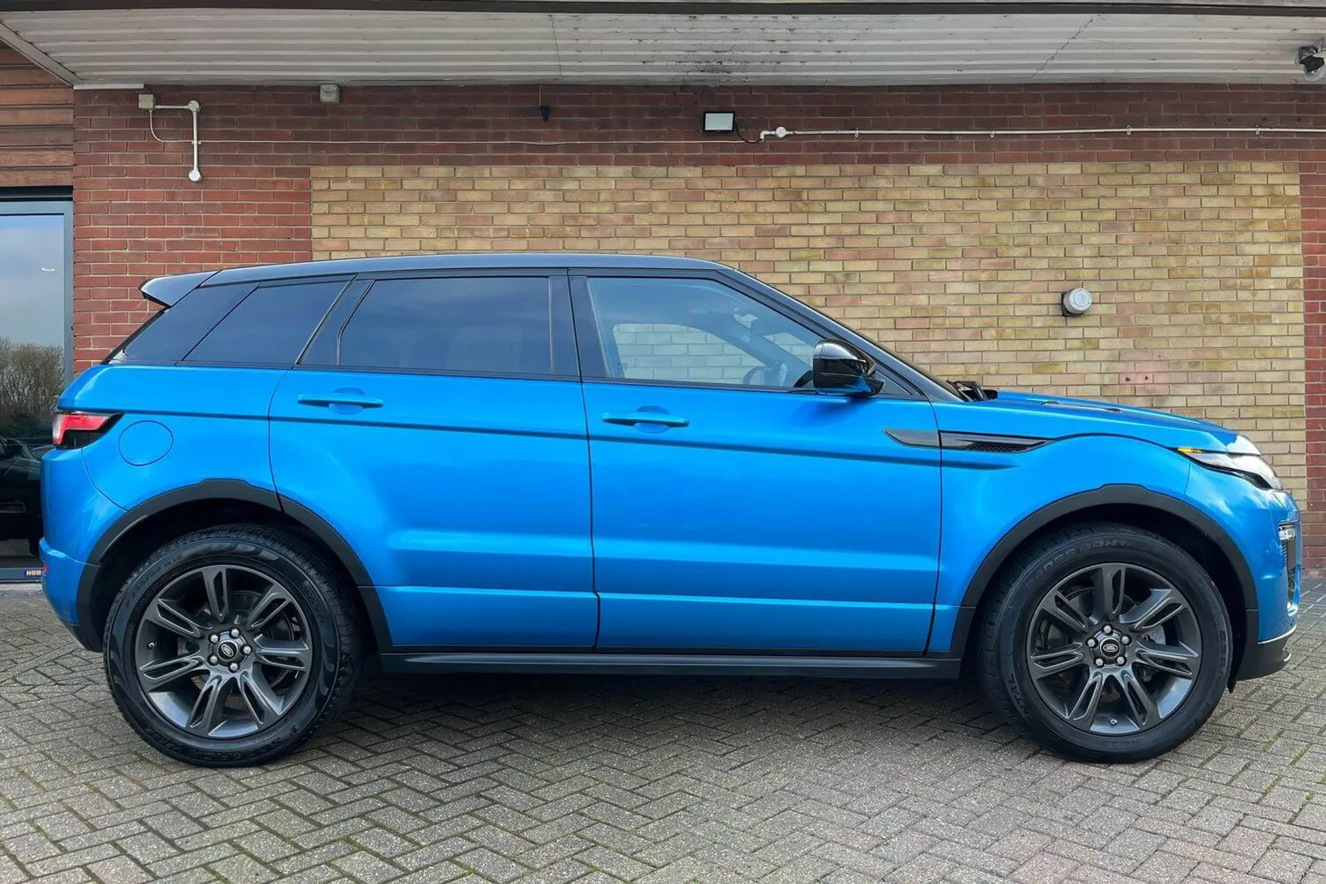 LAND ROVER RANGE ROVER EVOQUE thumbnail image number 2