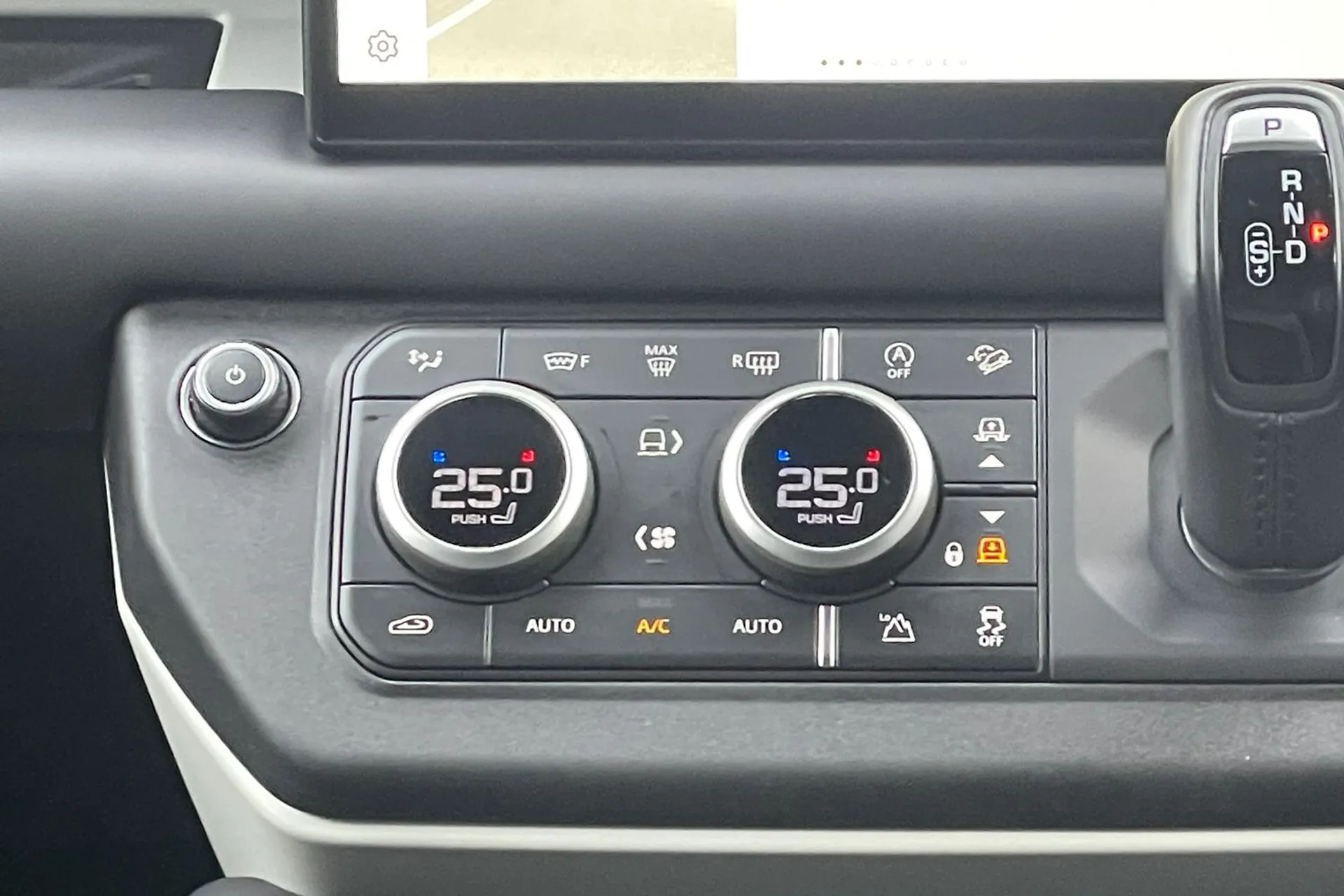 LAND ROVER DEFENDER thumbnail image number 15