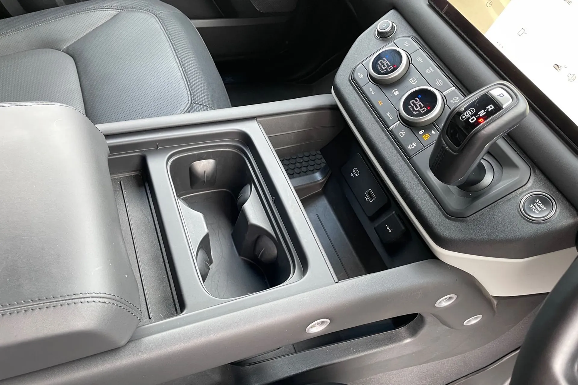 LAND ROVER DEFENDER thumbnail image number 18