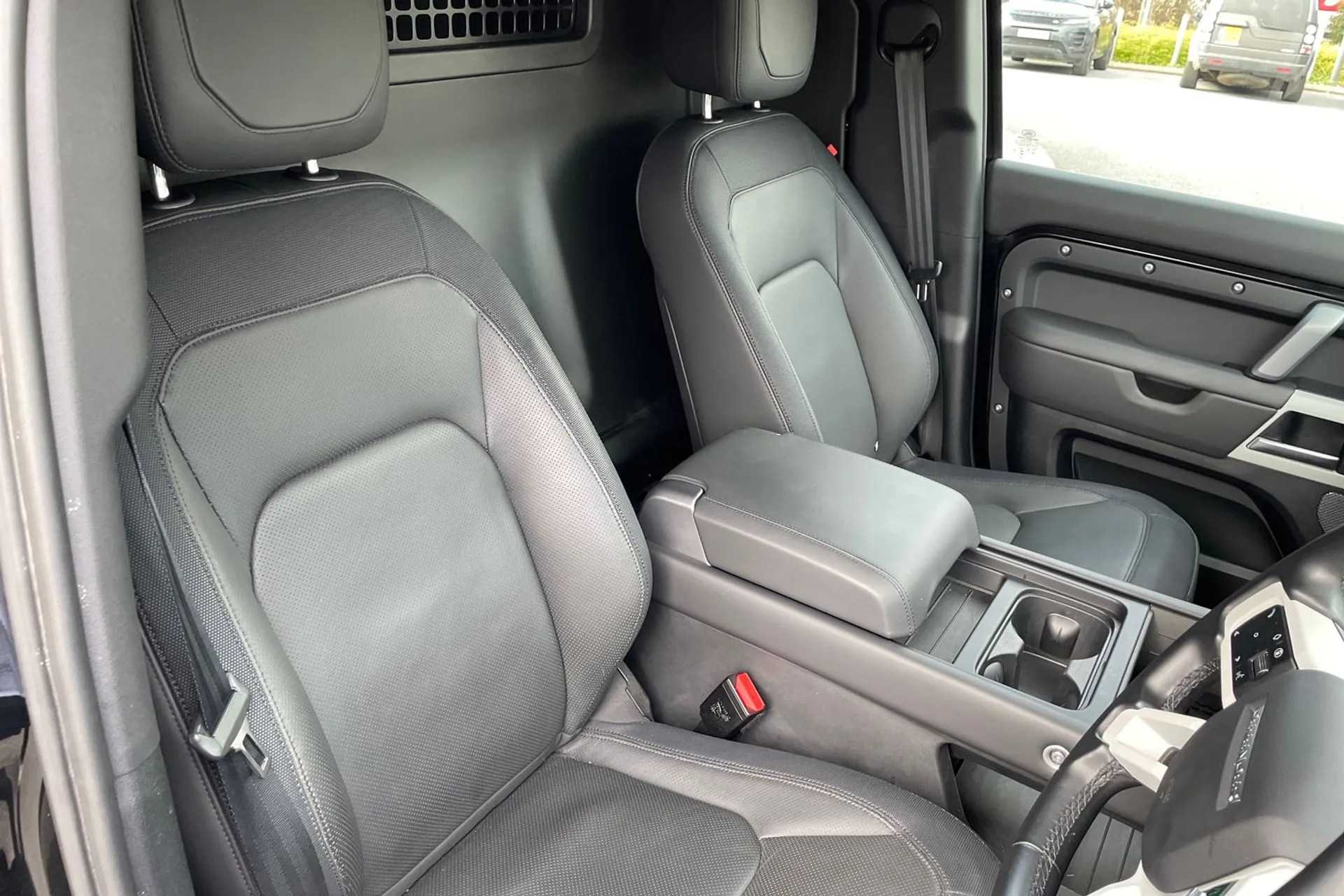 LAND ROVER DEFENDER thumbnail image number 56