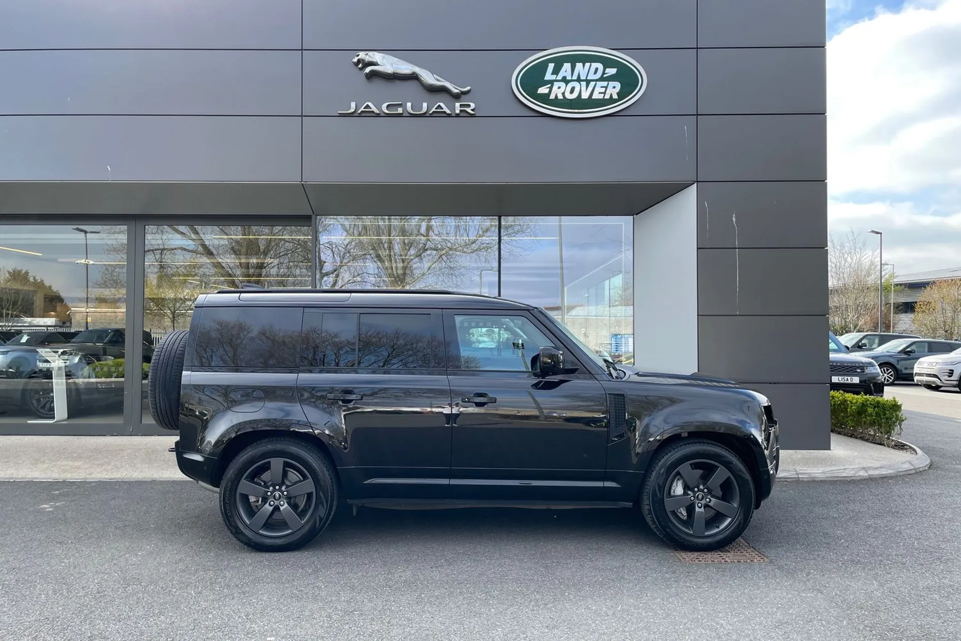 LAND ROVER DEFENDER thumbnail image number 2
