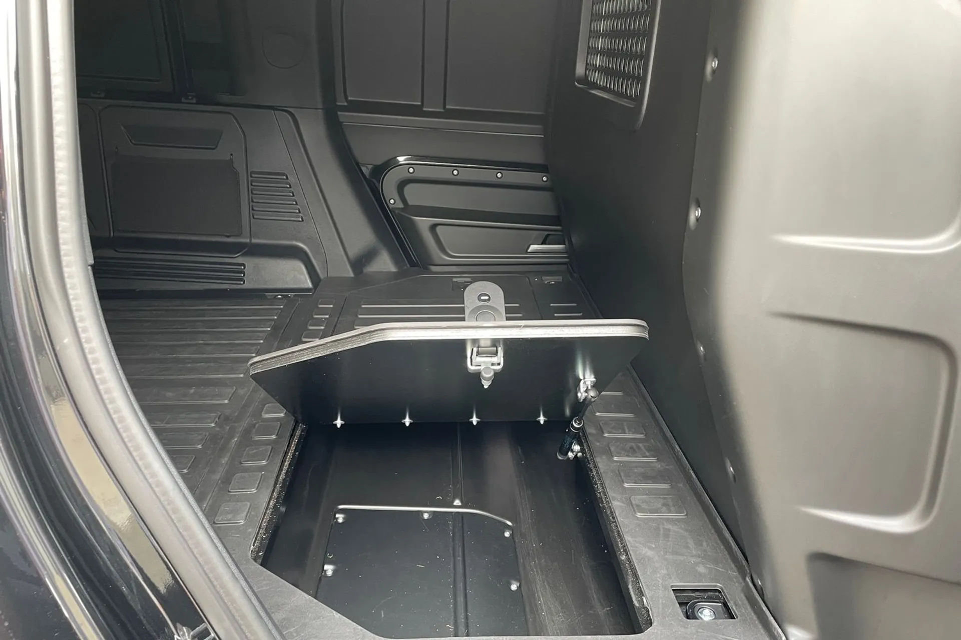 LAND ROVER DEFENDER thumbnail image number 43