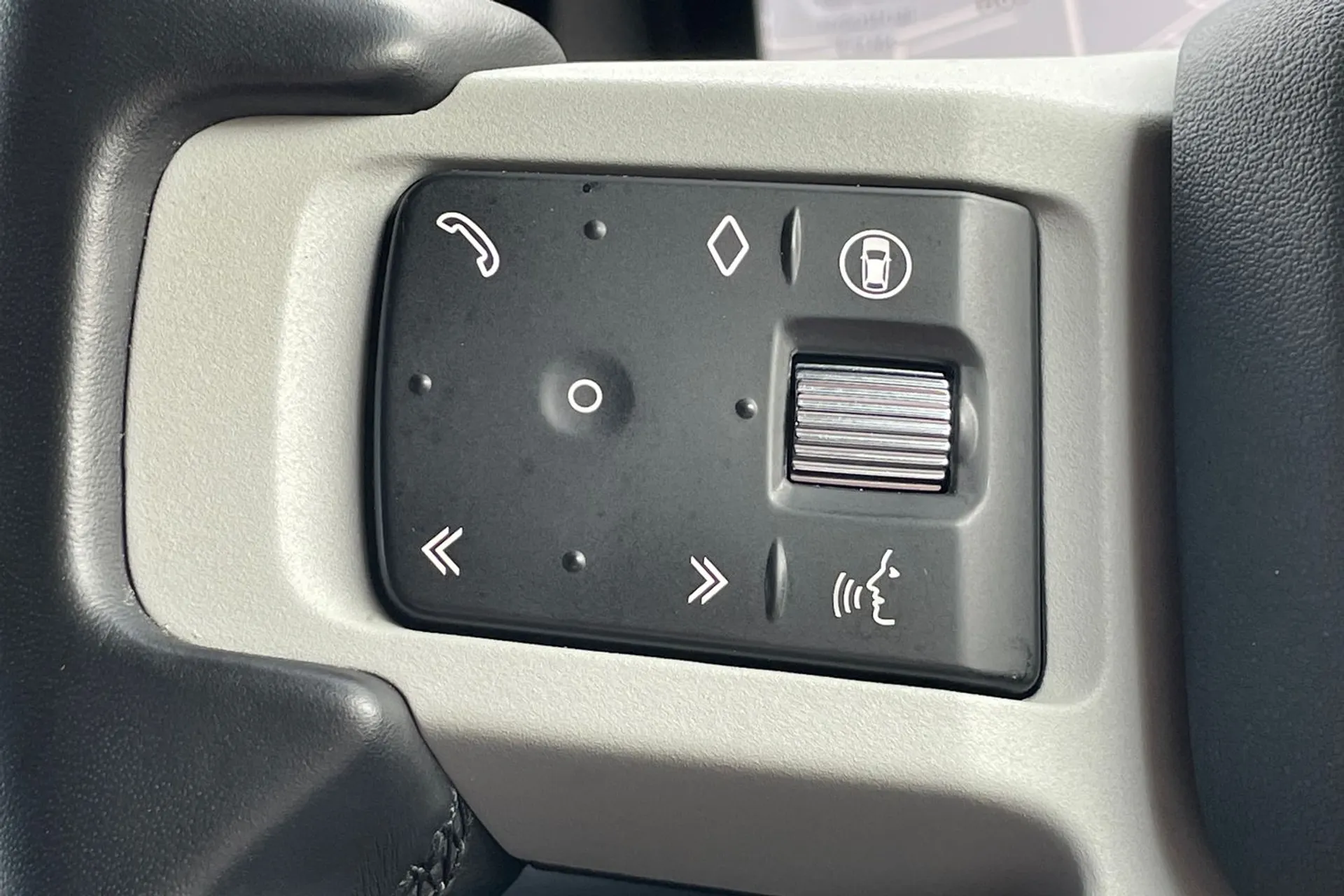 LAND ROVER DEFENDER thumbnail image number 24