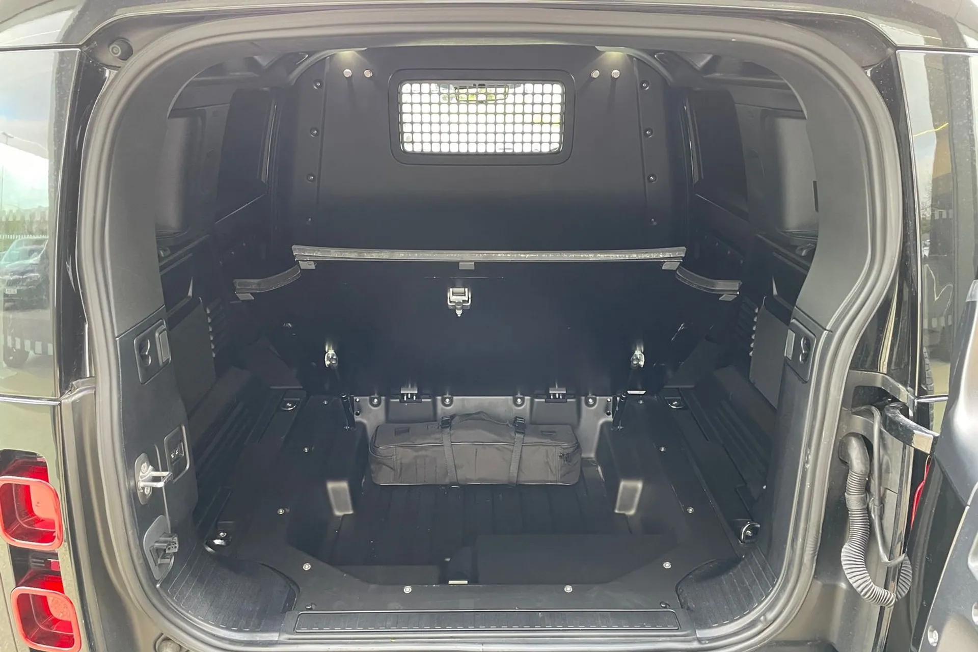 LAND ROVER DEFENDER thumbnail image number 40