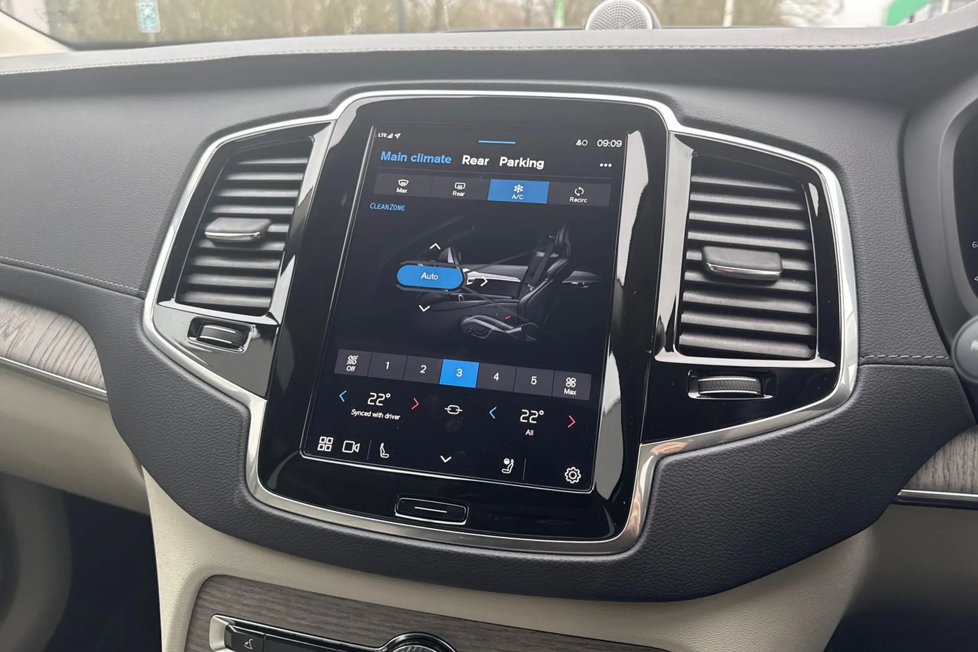 Volvo XC90 thumbnail image number 42