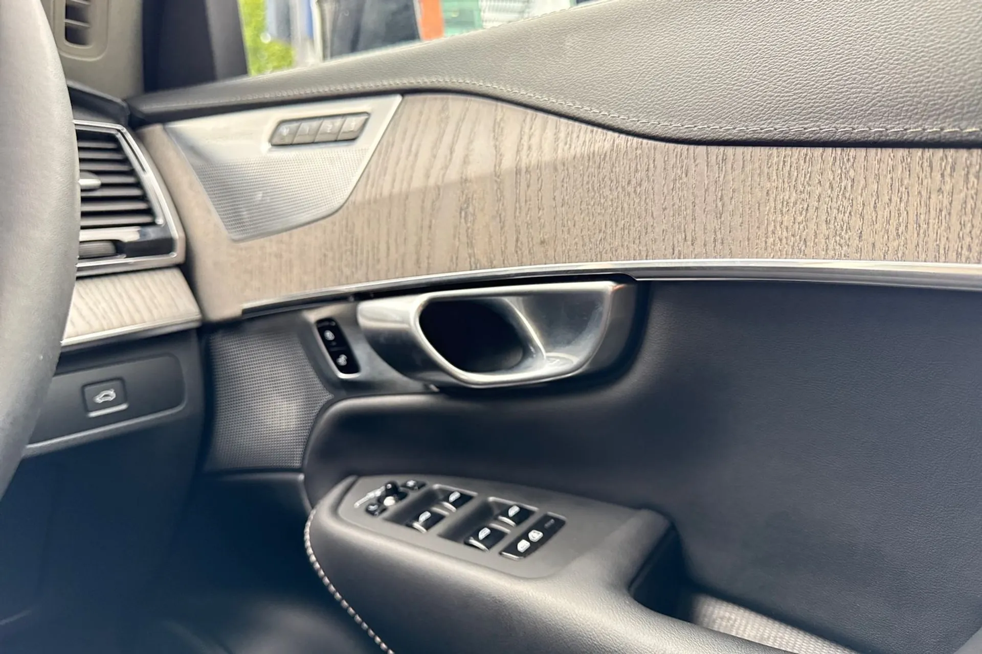 Volvo XC90 thumbnail image number 42