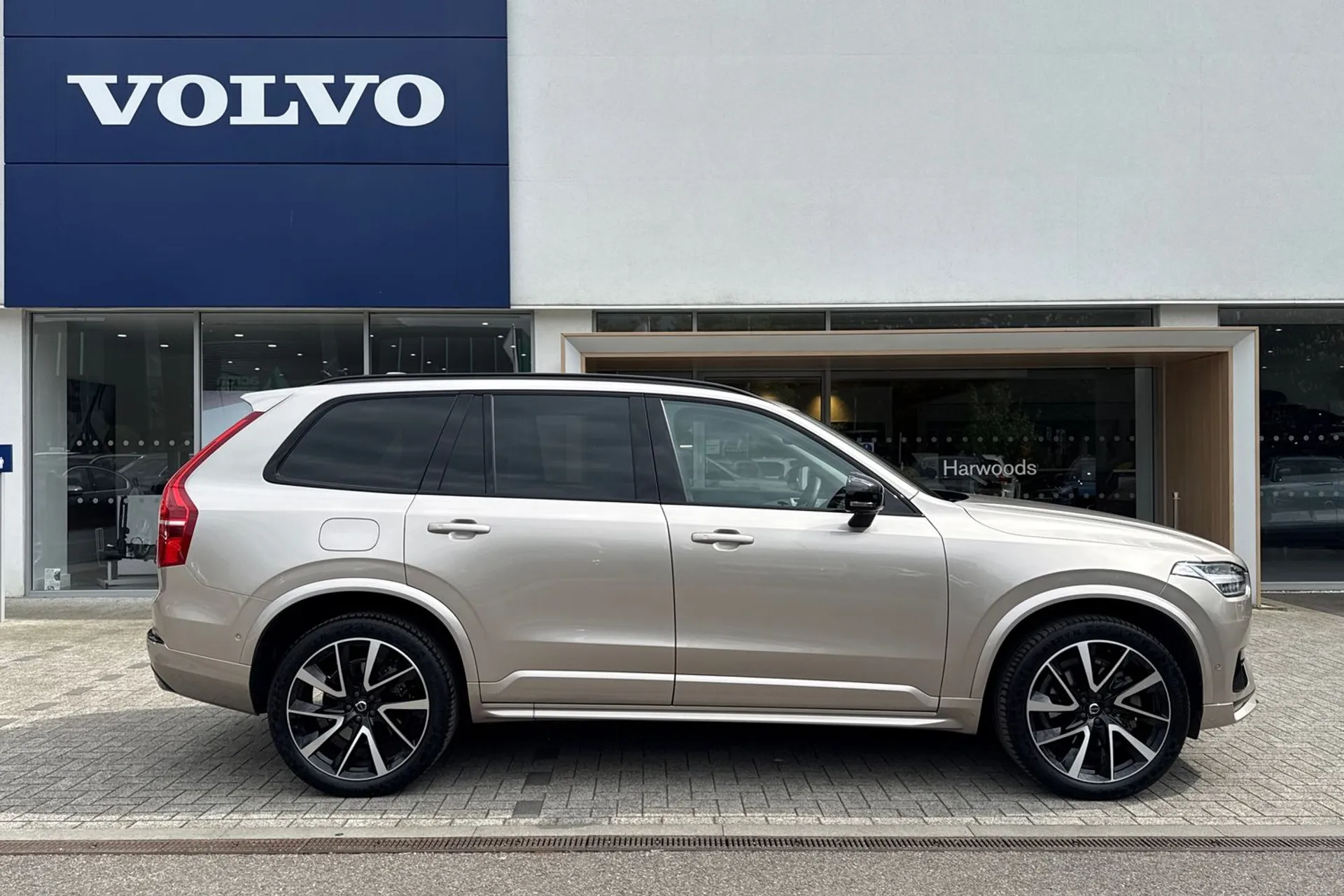 Volvo XC90 thumbnail image number 2