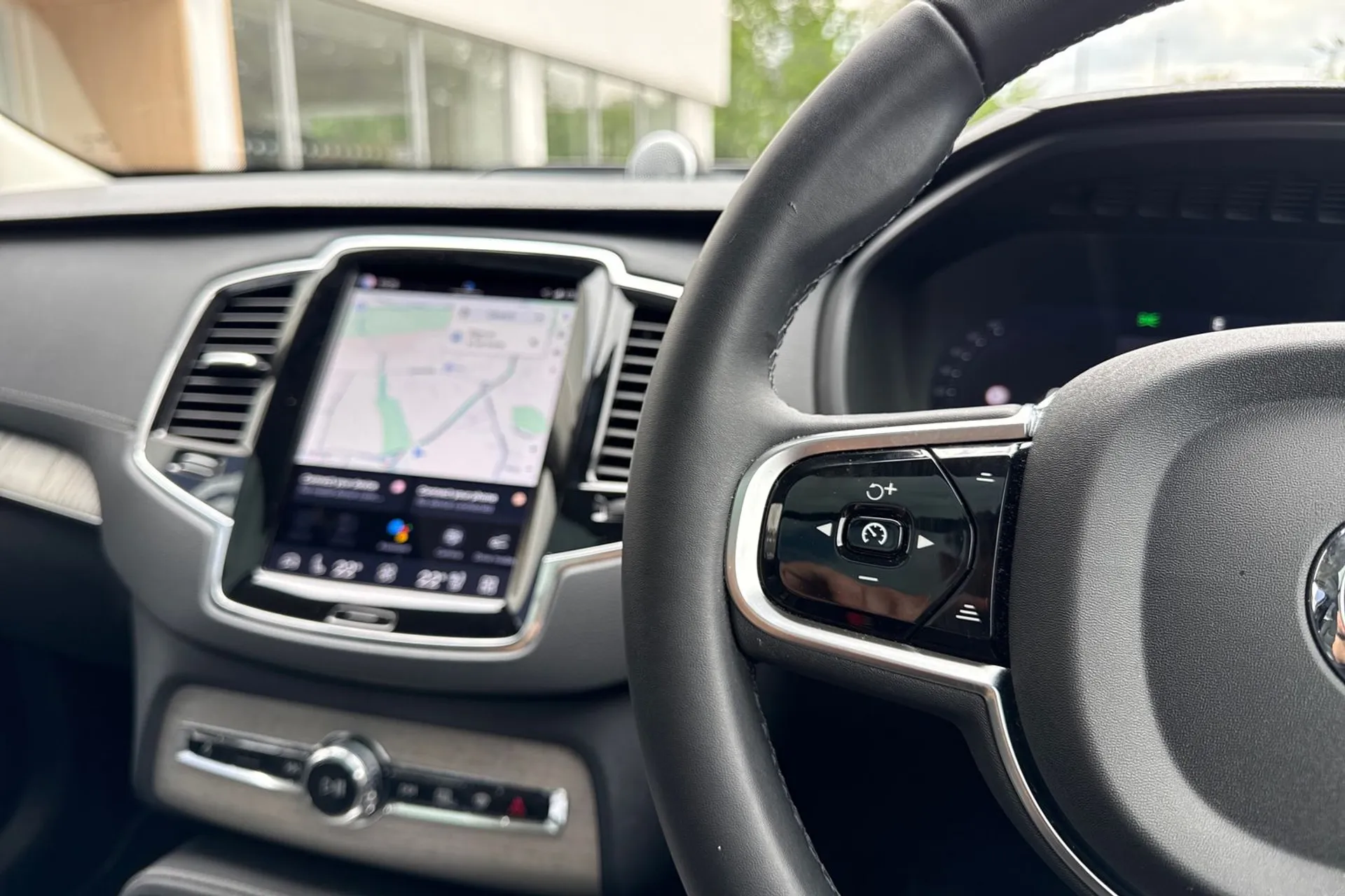 Volvo XC90 thumbnail image number 36