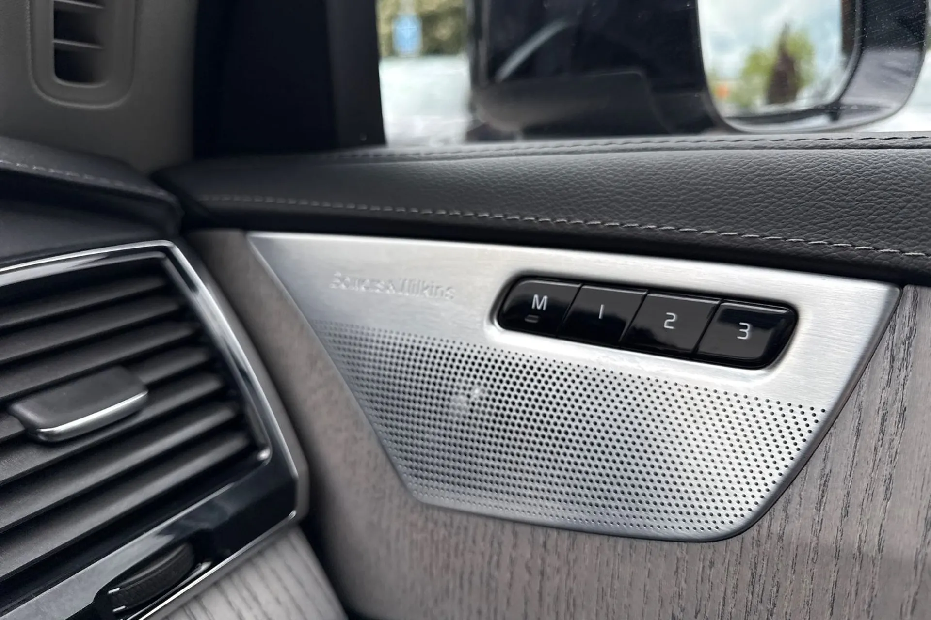 Volvo XC90 thumbnail image number 43