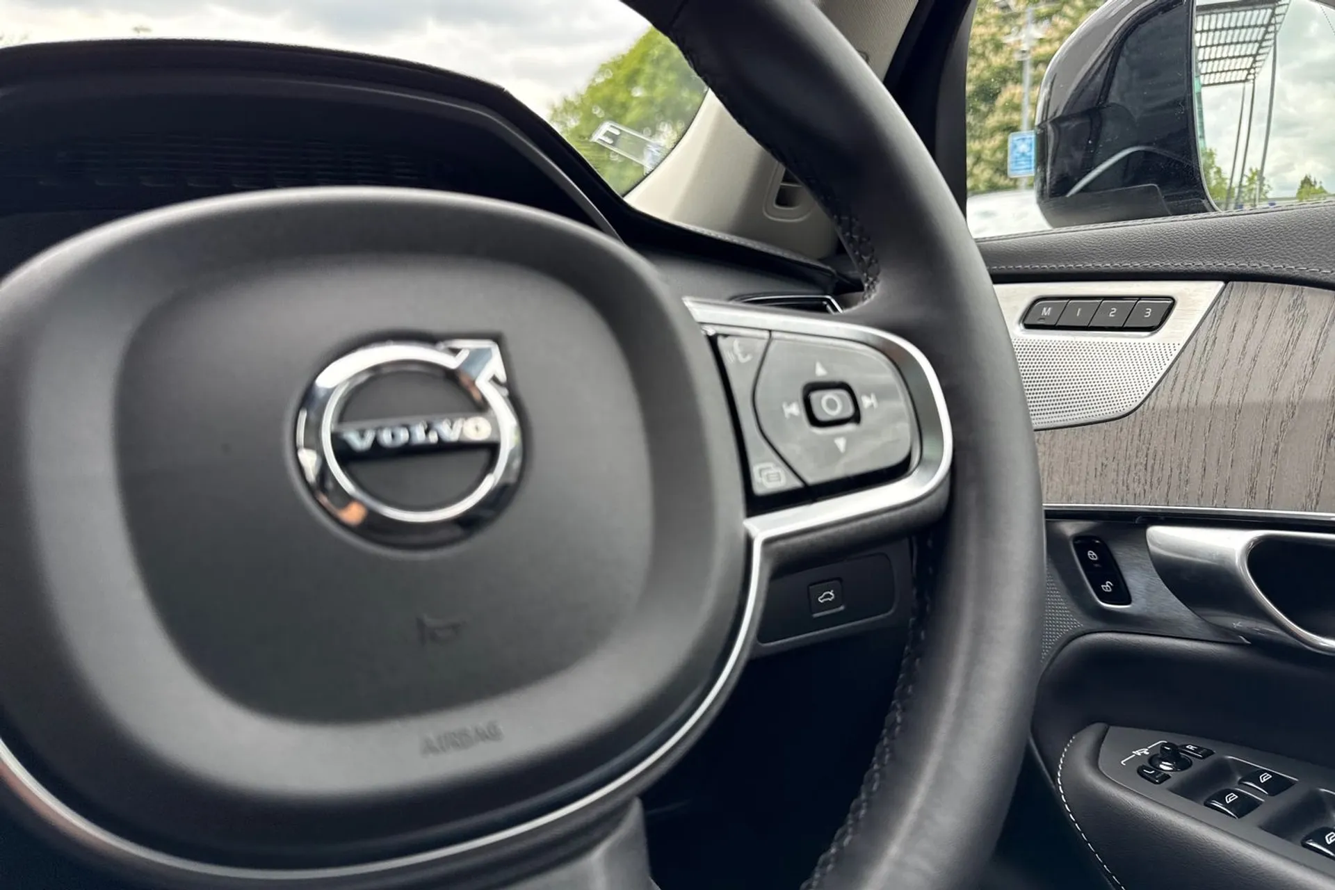 Volvo XC90 thumbnail image number 37