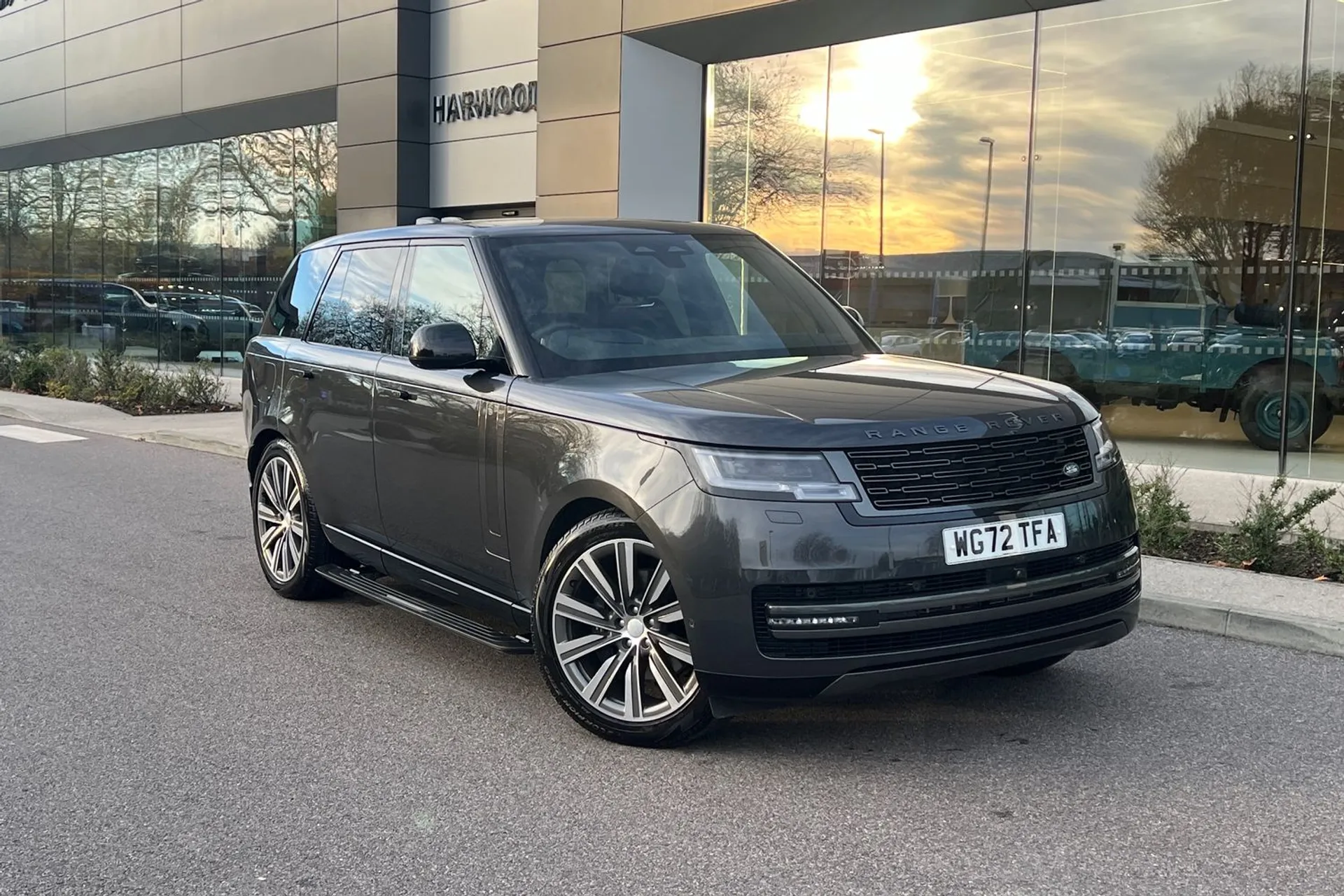 LAND ROVER RANGE ROVER focused image