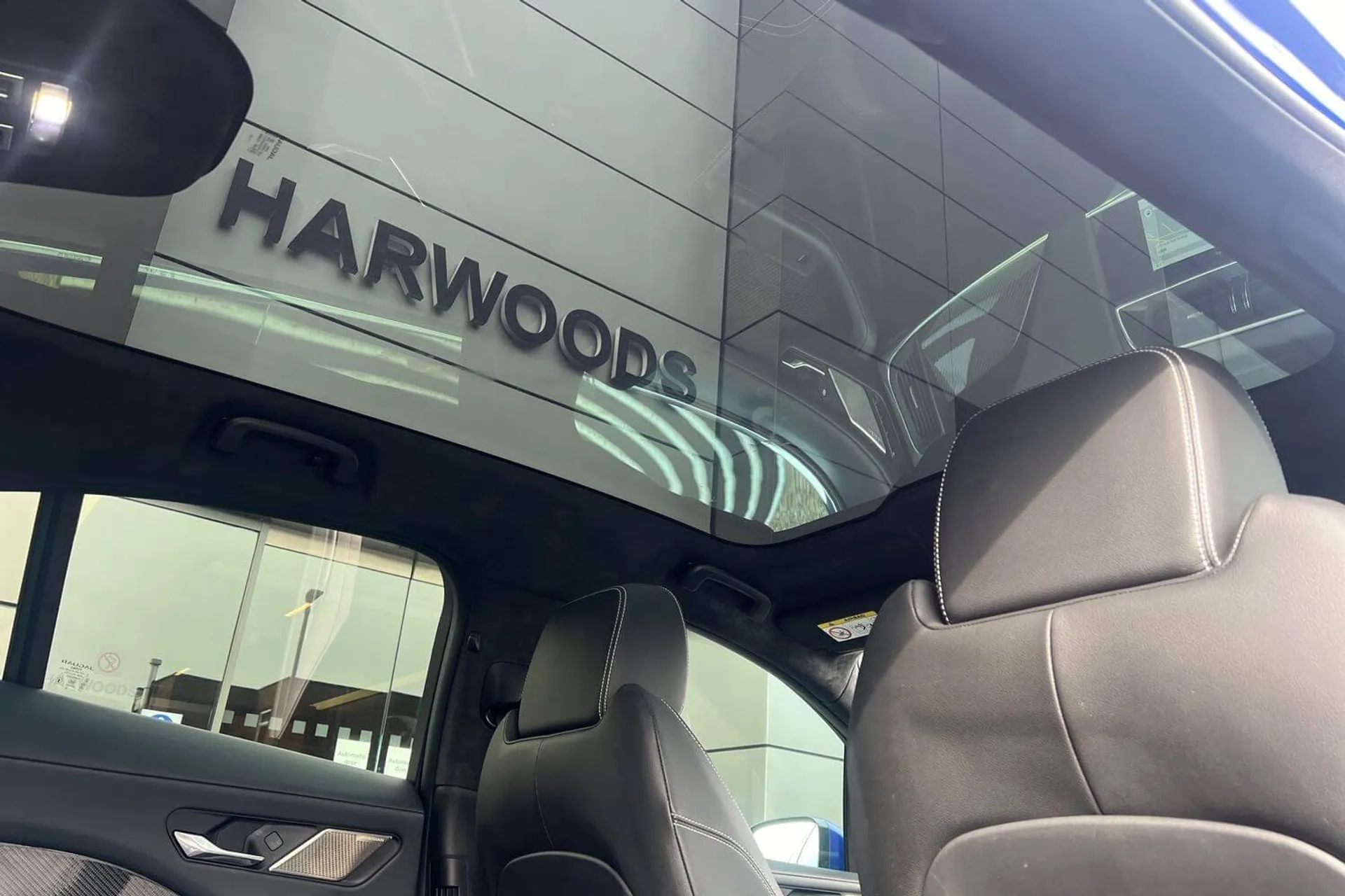 Jaguar I-PACE thumbnail image number 4