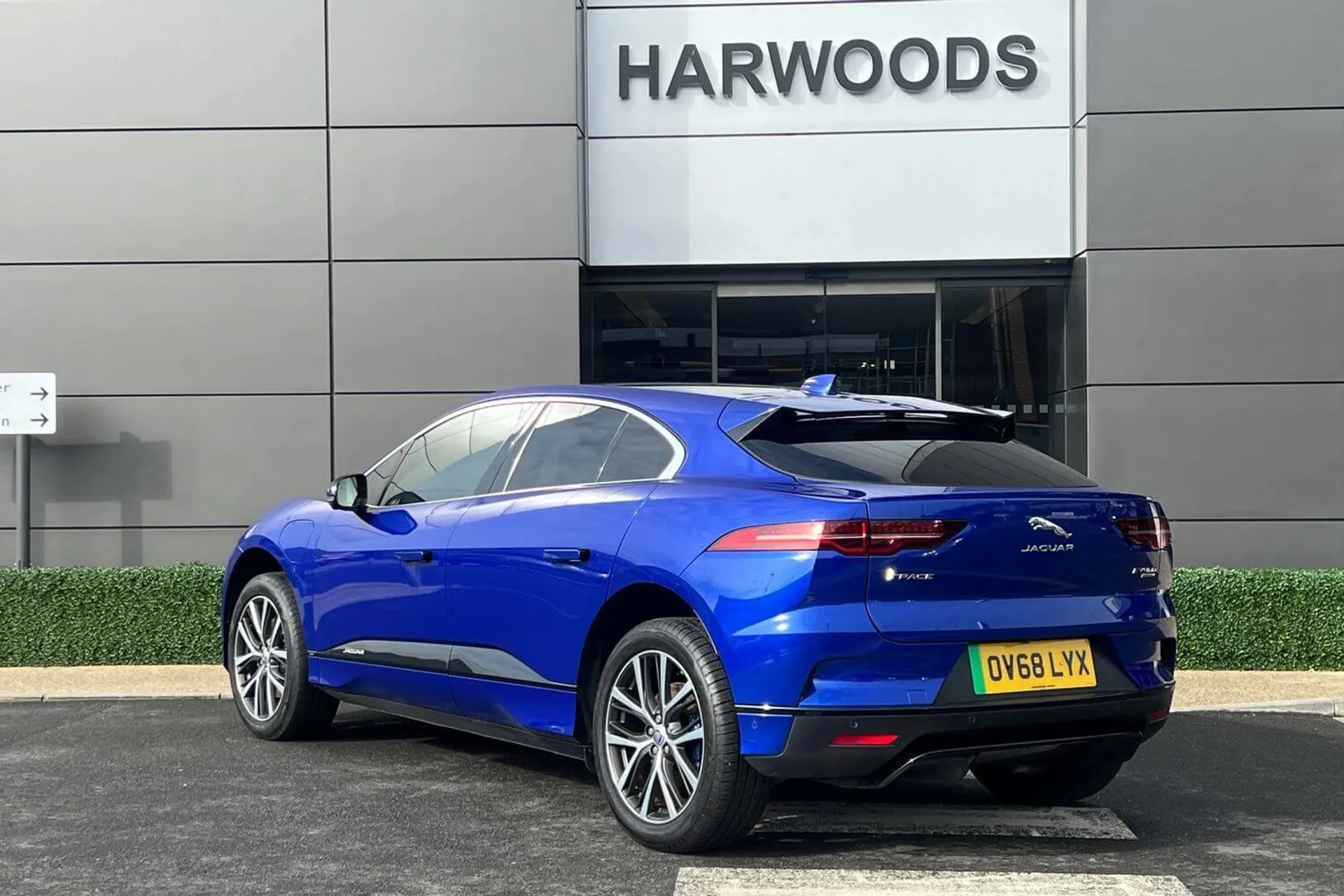 Jaguar I-PACE thumbnail image number 10