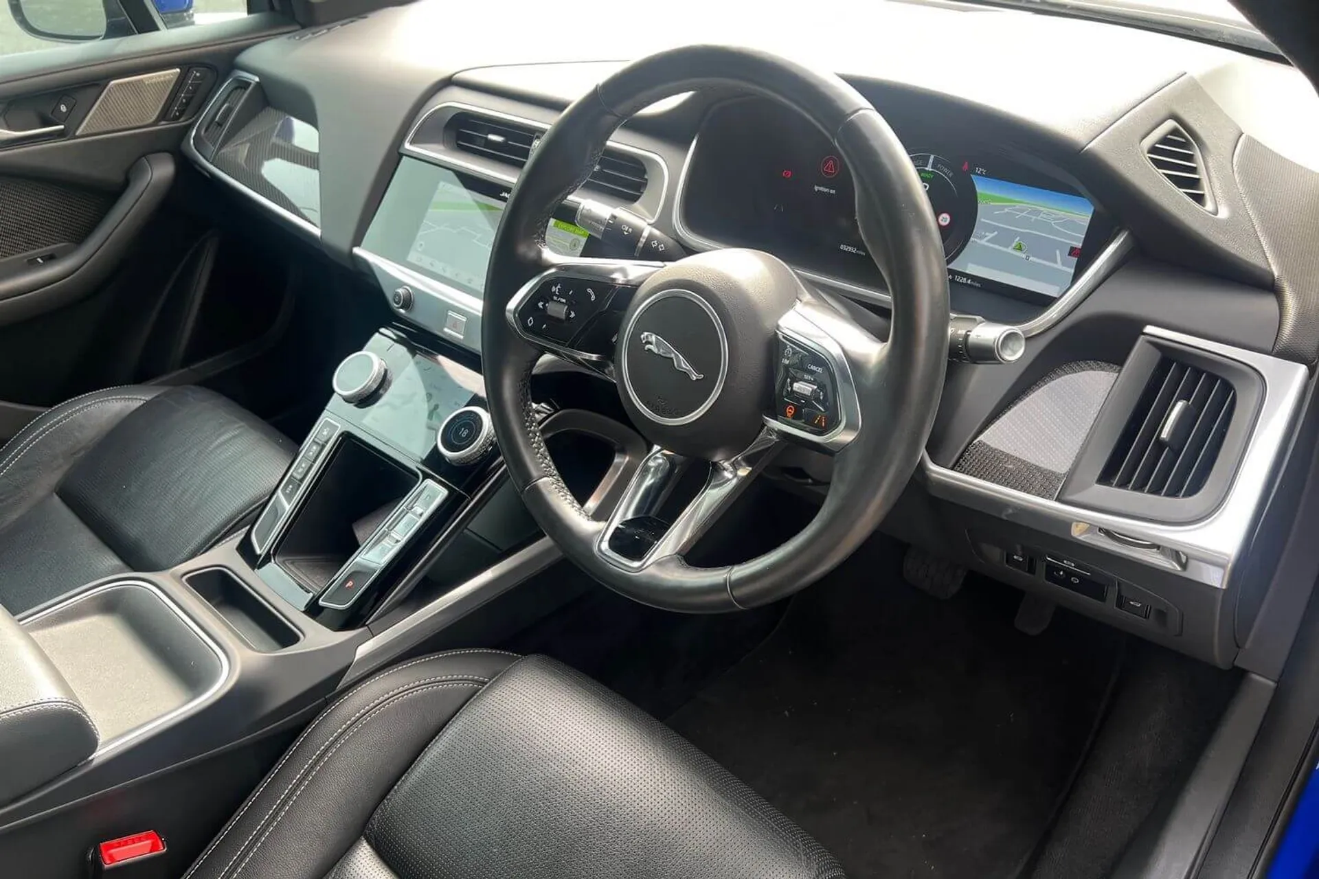 Jaguar I-PACE thumbnail image number 28