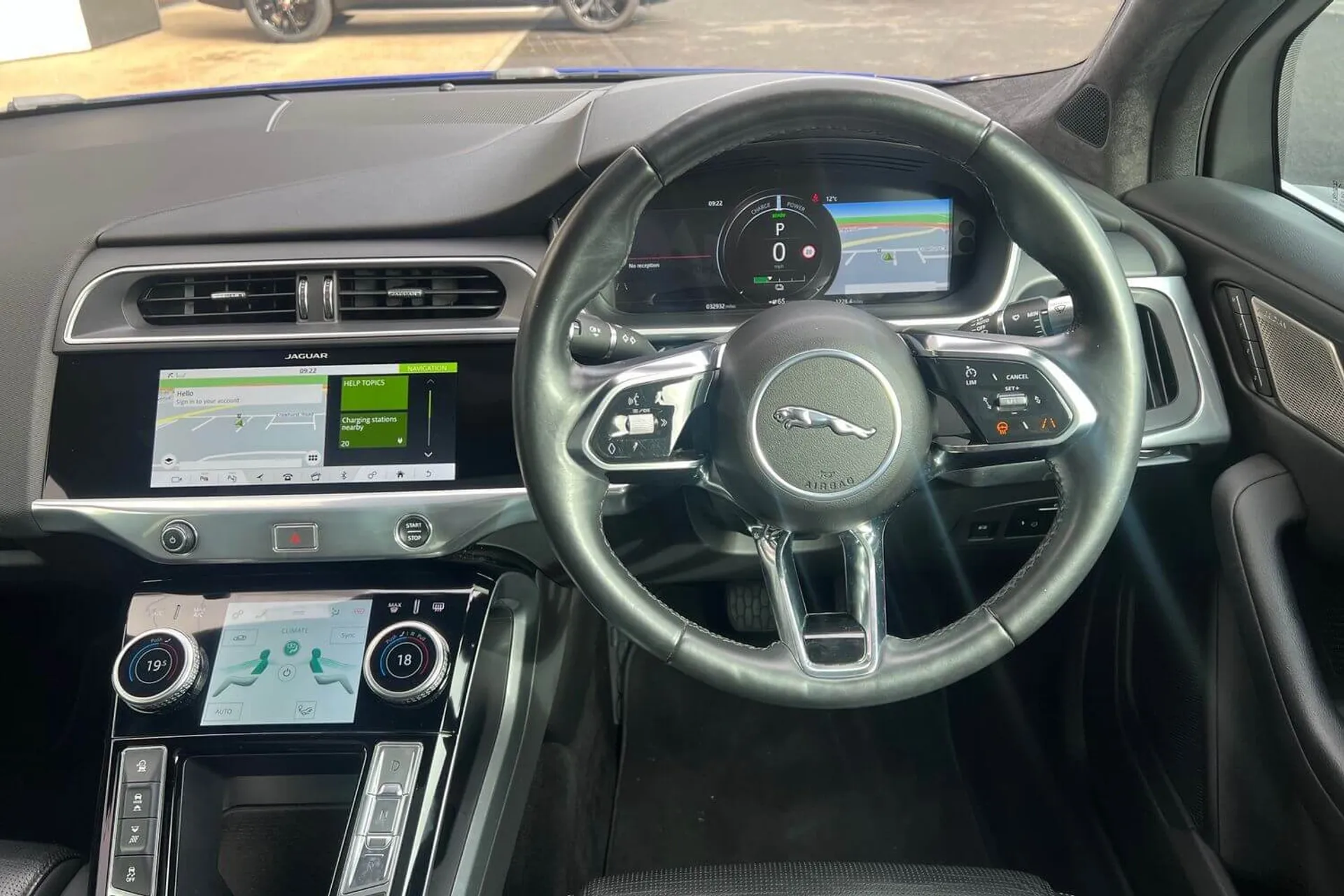 Jaguar I-PACE thumbnail image number 36