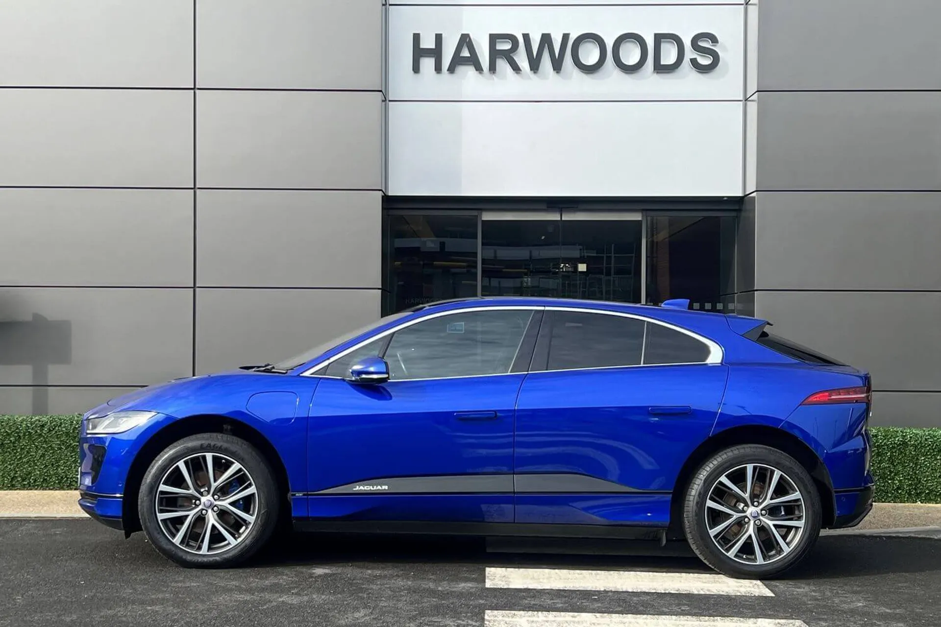 Jaguar I-PACE thumbnail image number 11