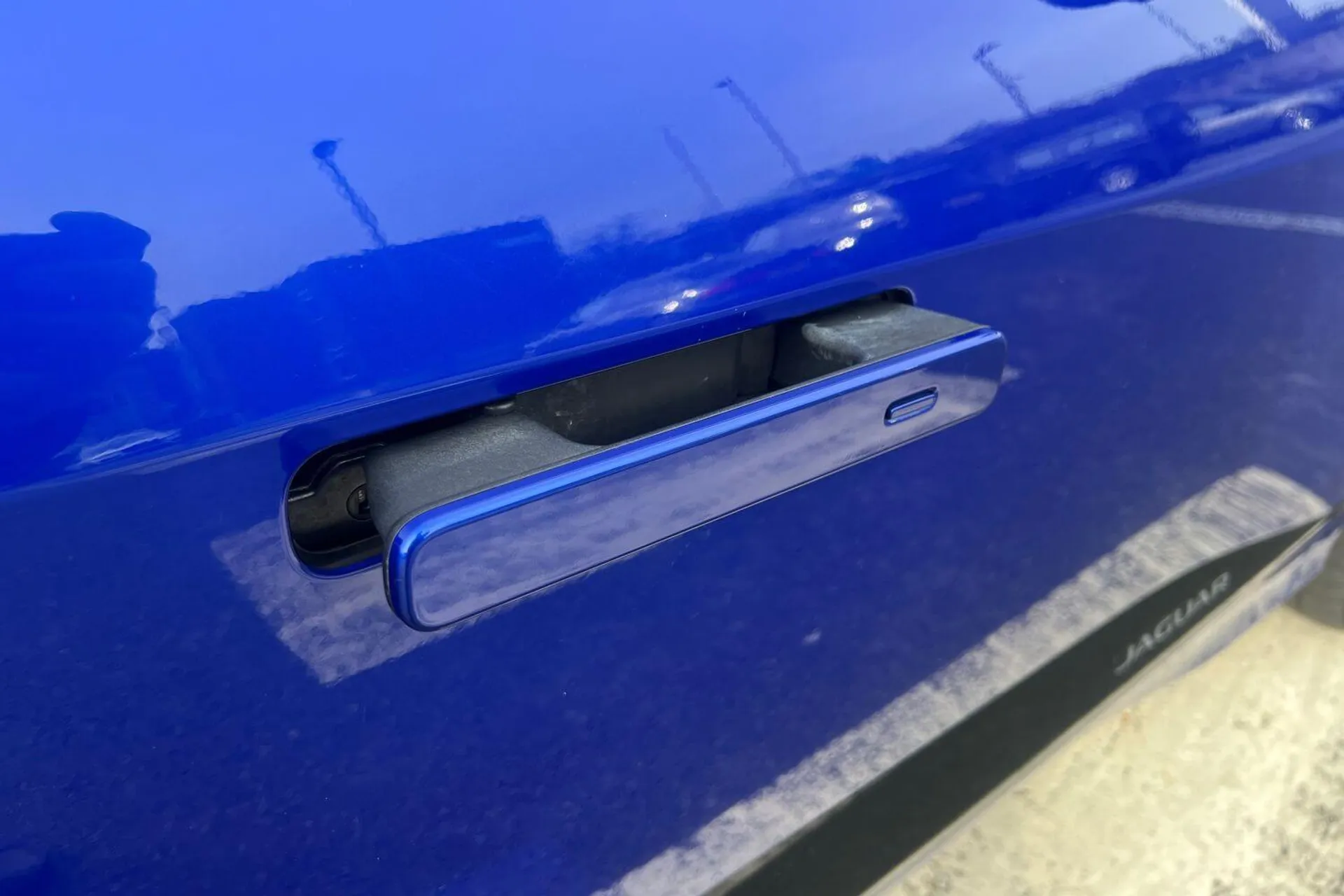 Jaguar I-PACE thumbnail image number 17