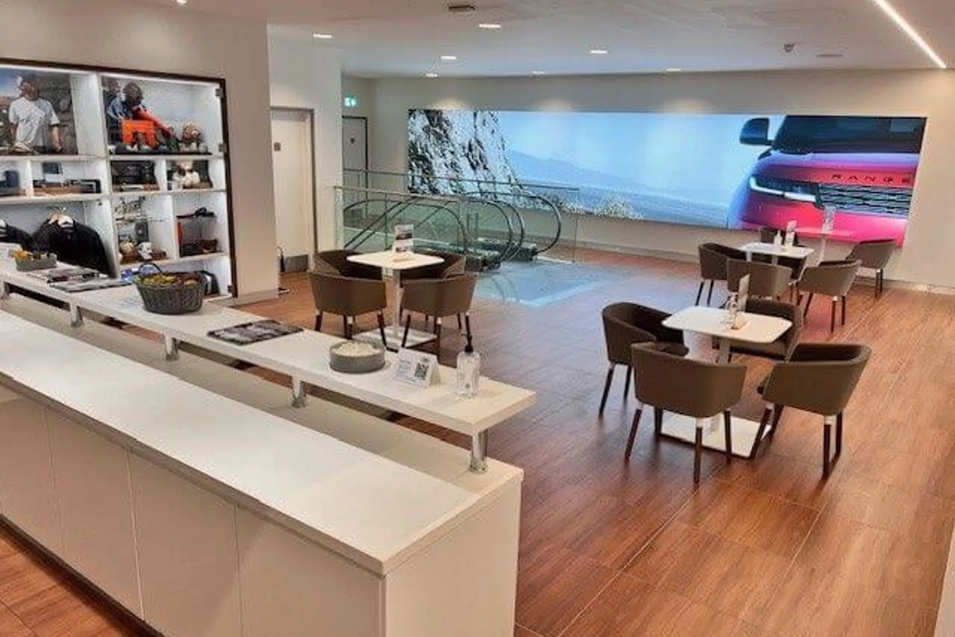 Jaguar I-PACE thumbnail image number 78