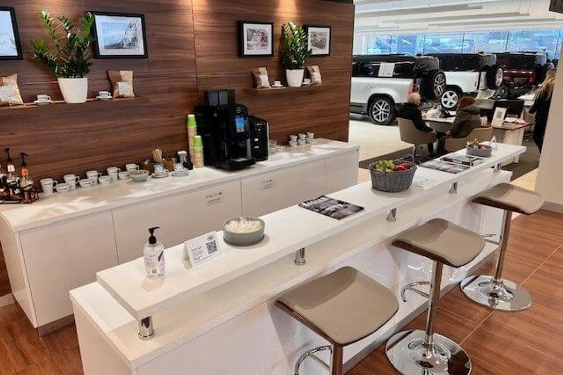 Jaguar I-PACE thumbnail image number 76