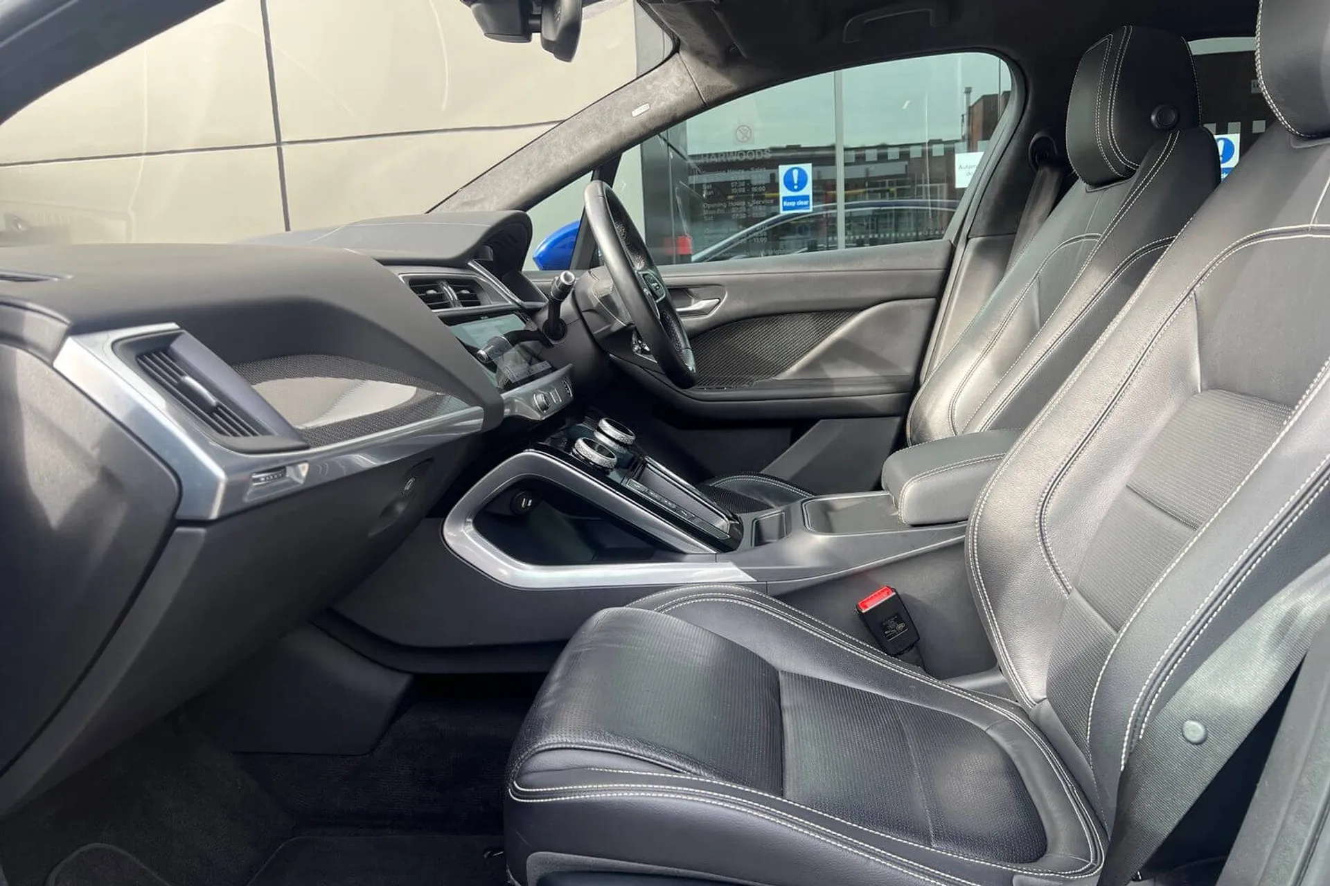 Jaguar I-PACE thumbnail image number 30