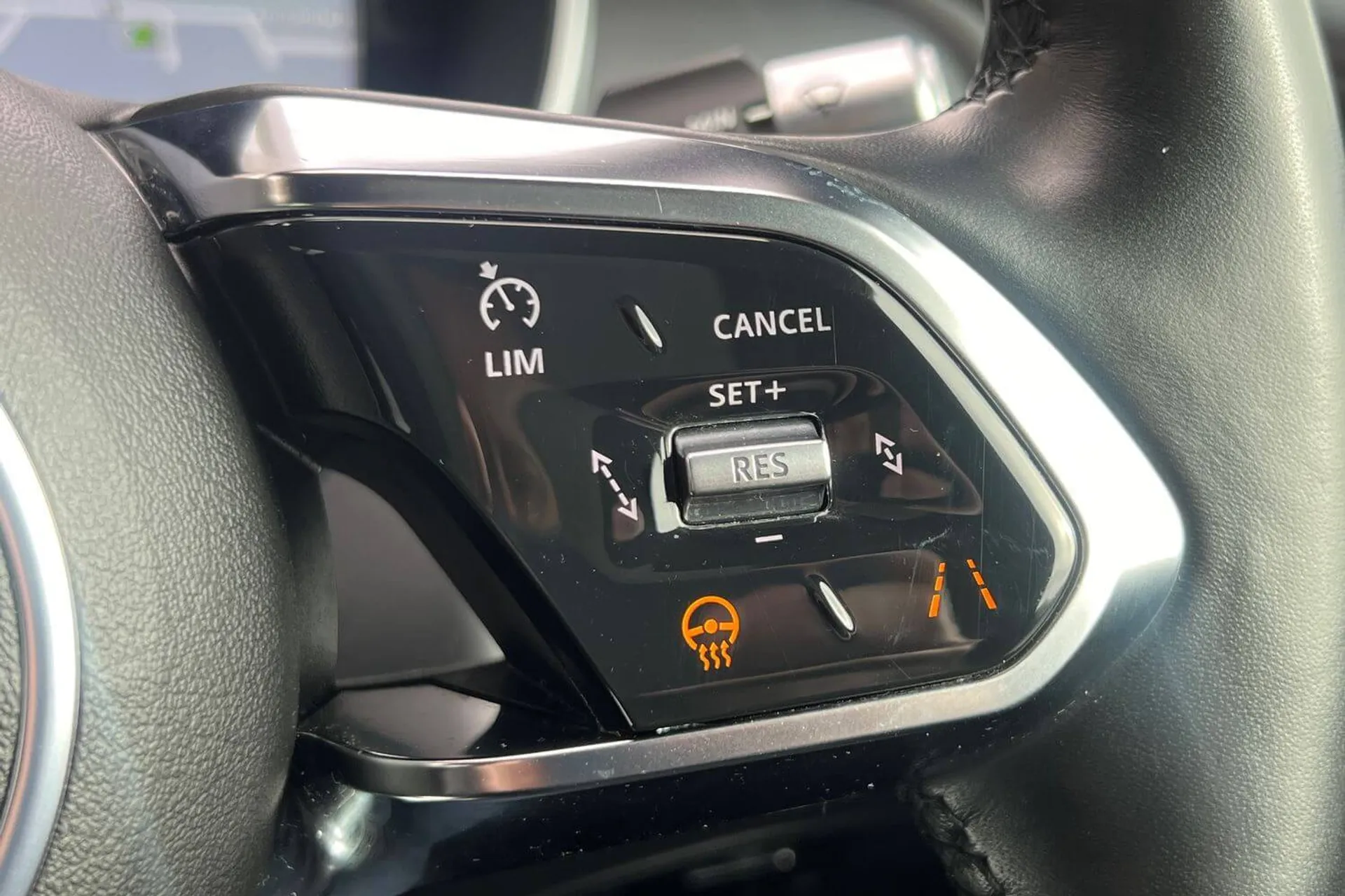 Jaguar I-PACE thumbnail image number 41