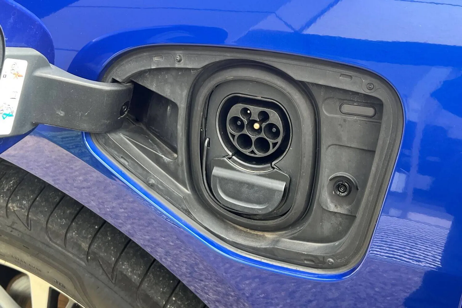 Jaguar I-PACE thumbnail image number 21