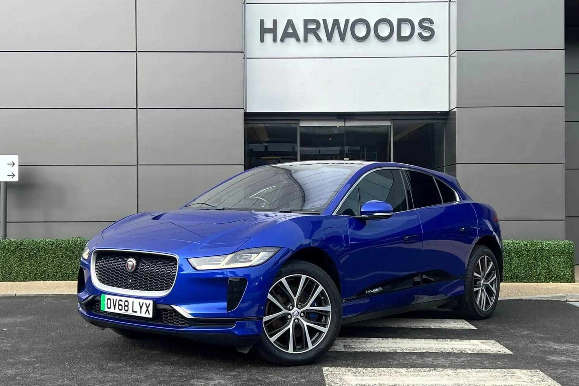 Jaguar I-PACE thumbnail image number 12