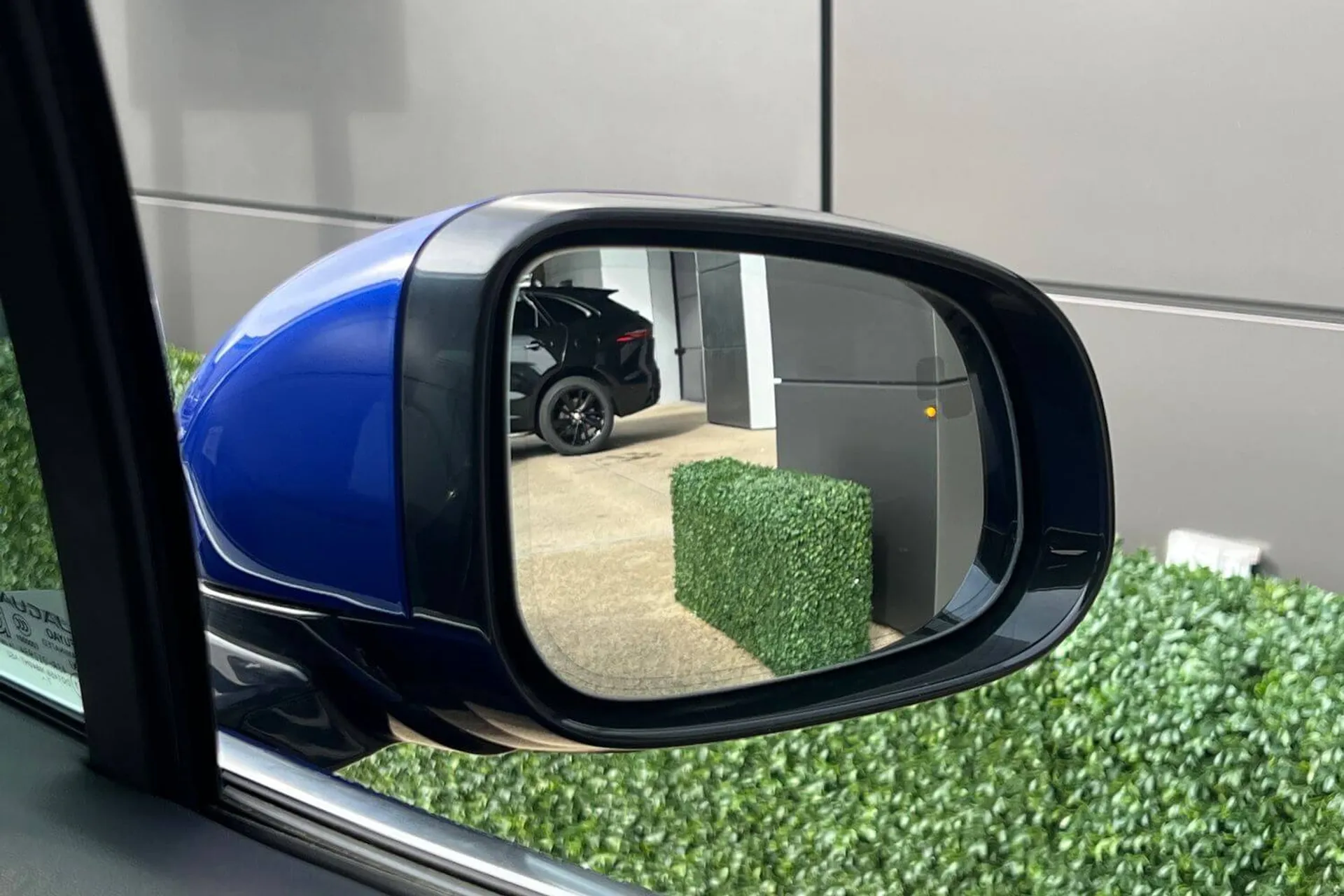 Jaguar I-PACE thumbnail image number 56